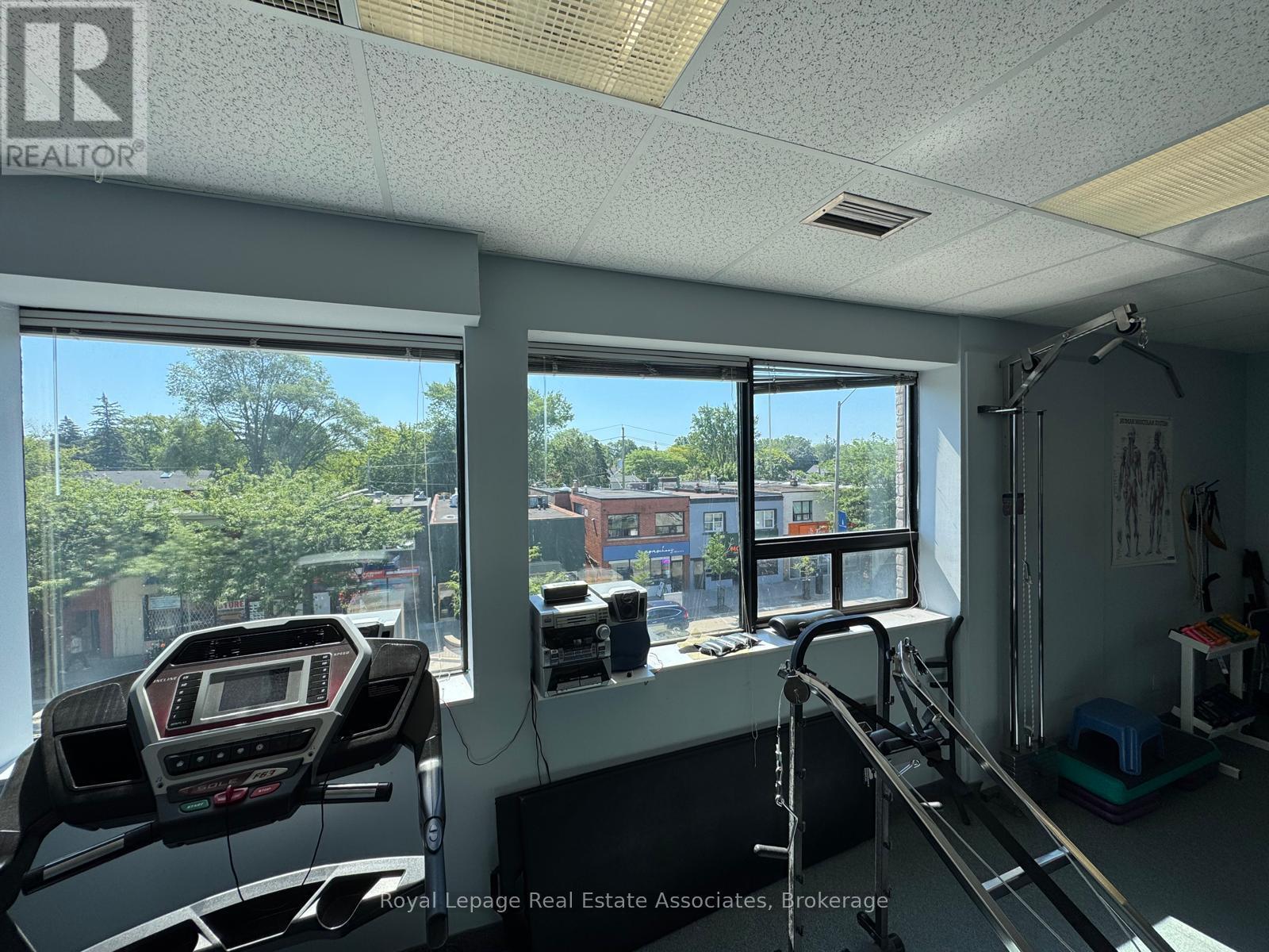 268 Lakeshore Road E, Mississauga, ON