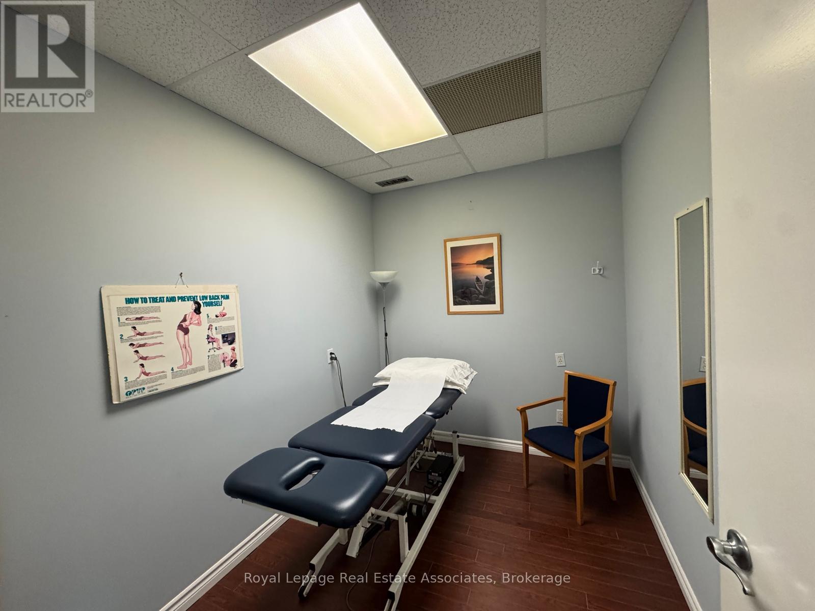 268 Lakeshore Road E, Mississauga, ON