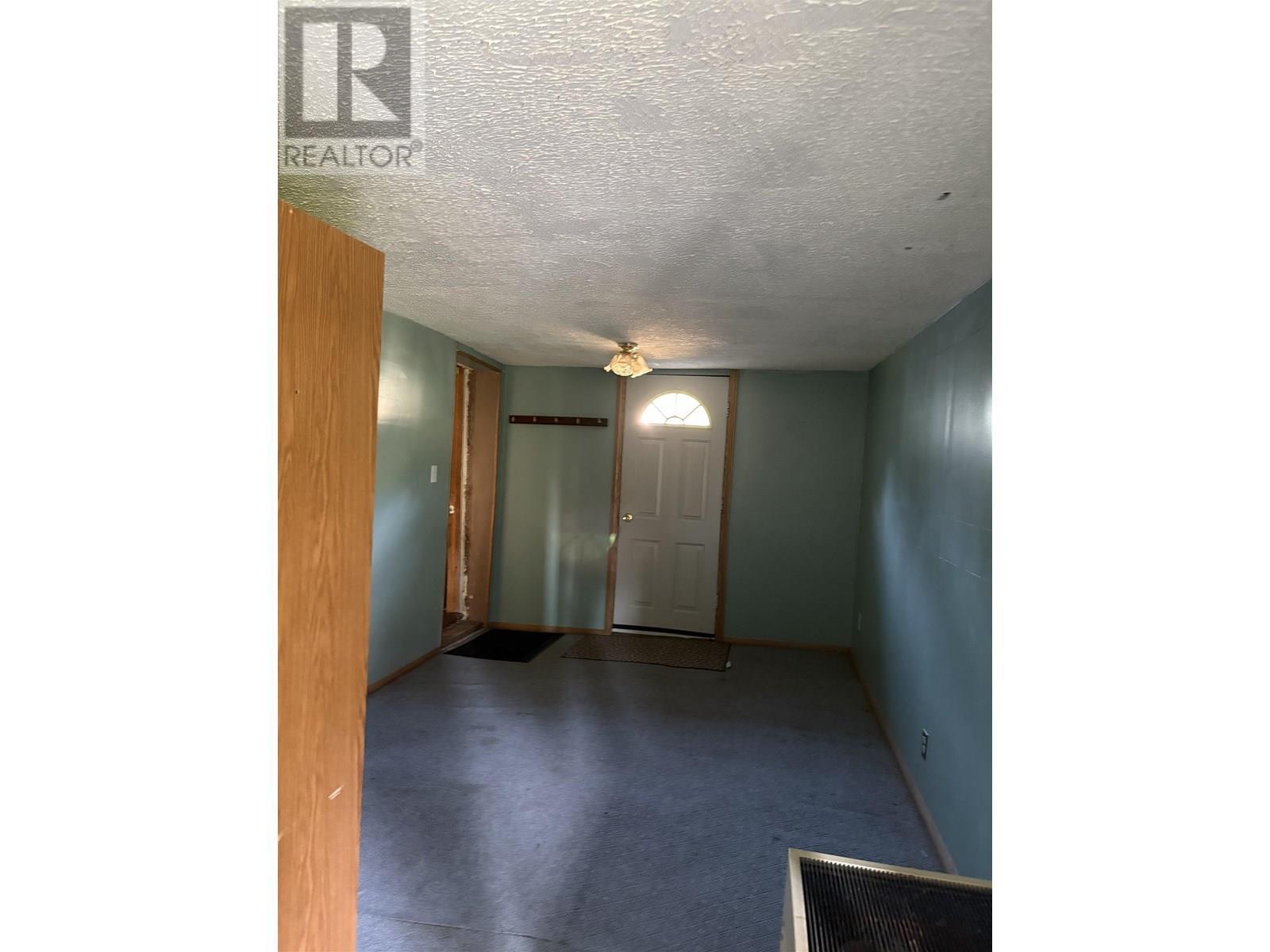 10713-10715 Learmonth Street, Hudsons Hope, BC - Indoor Photo Showing Other Room