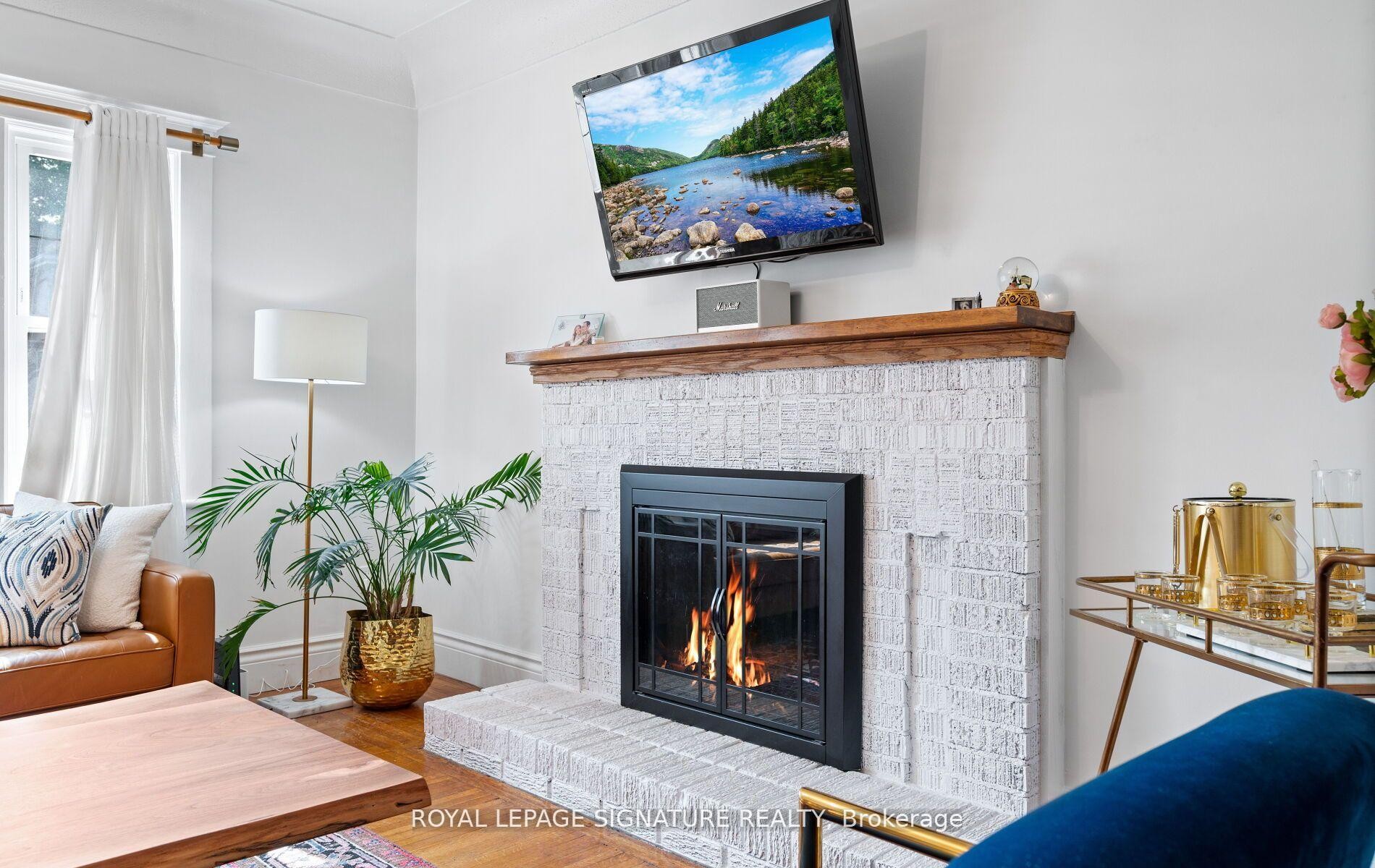 124 Eastbourne Avenue, Hamilton, ON - Indoor Photo Showing Living Room With Fireplace