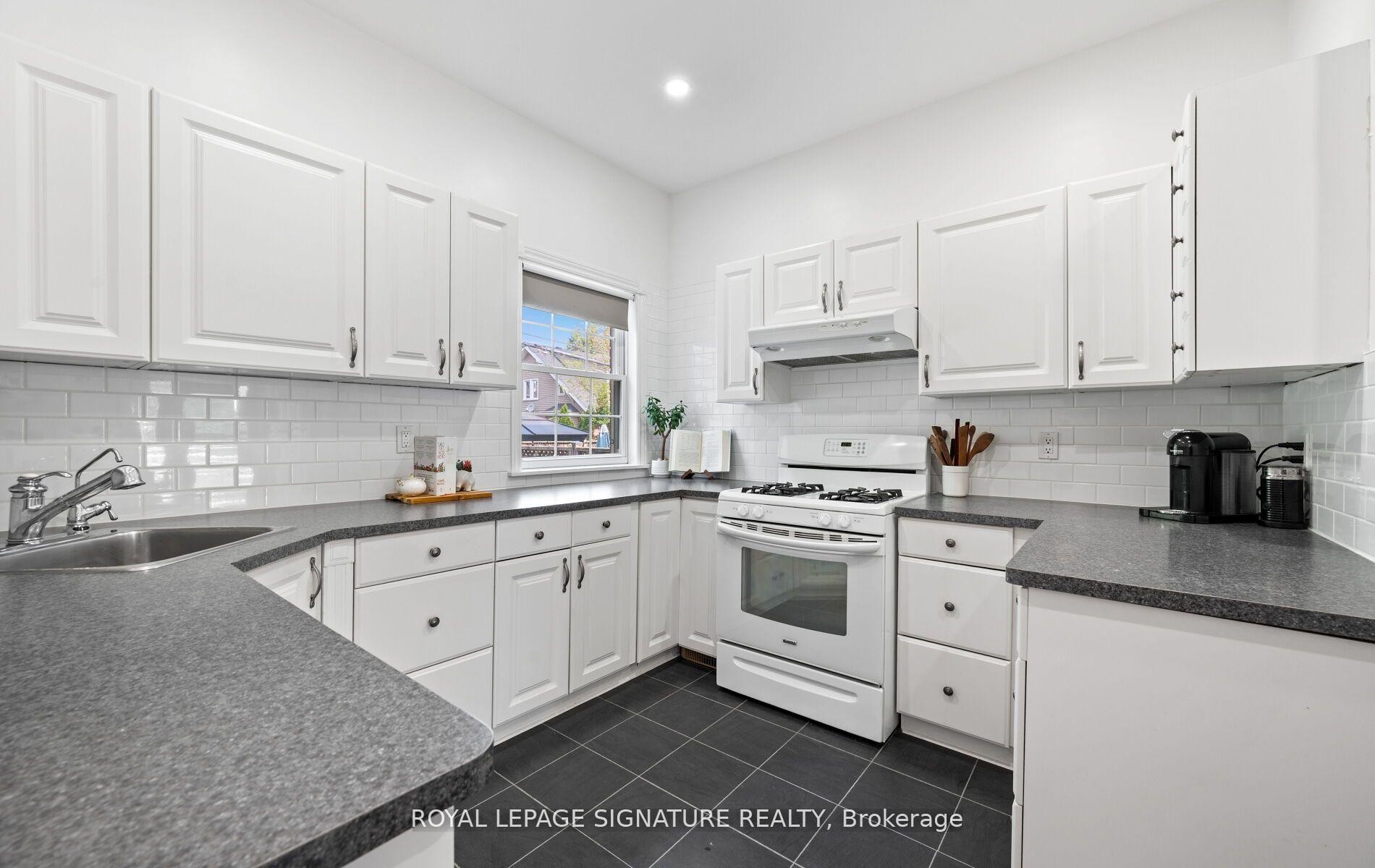 124 Eastbourne Avenue, Hamilton, ON - Indoor Photo Showing Kitchen