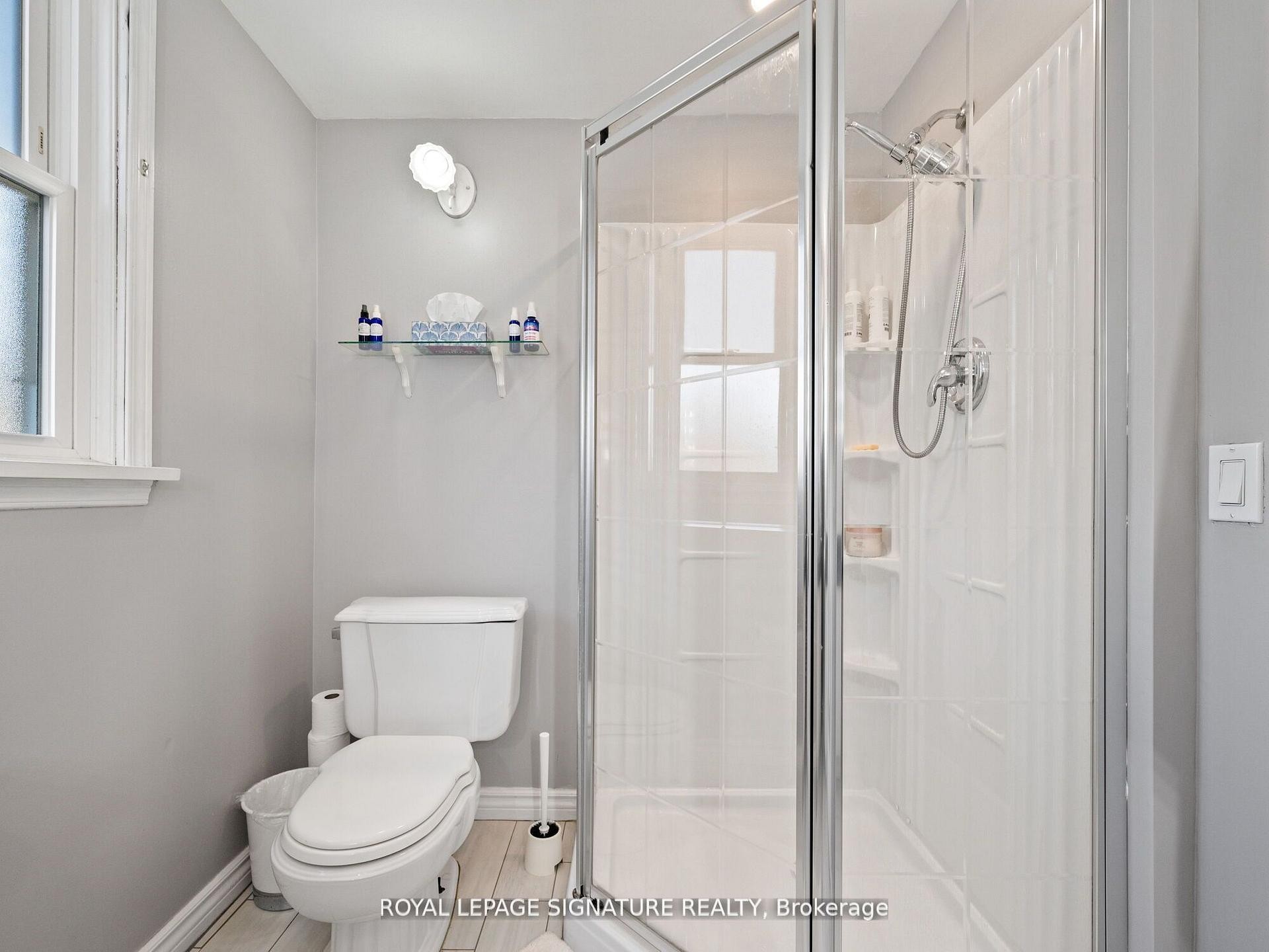 124 Eastbourne Avenue, Hamilton, ON - Indoor Photo Showing Bathroom