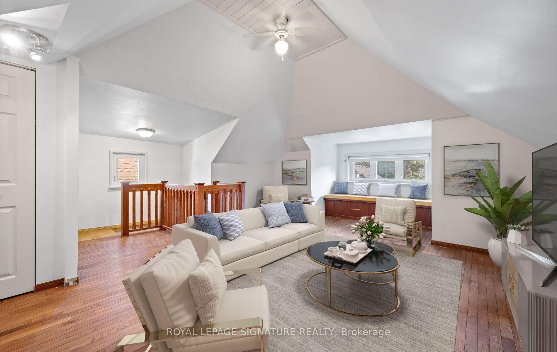 124 Eastbourne Avenue, Hamilton, ON - Indoor Photo Showing Living Room