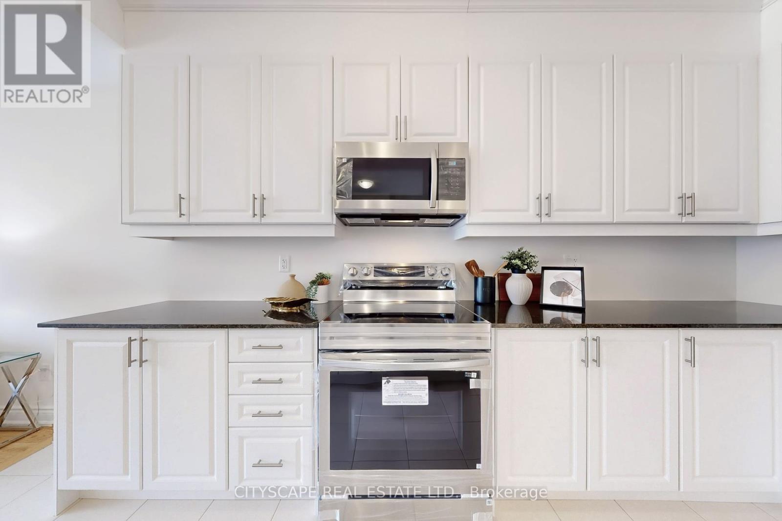 6 Marvin Avenue, Oakville, ON - Indoor Photo Showing Kitchen