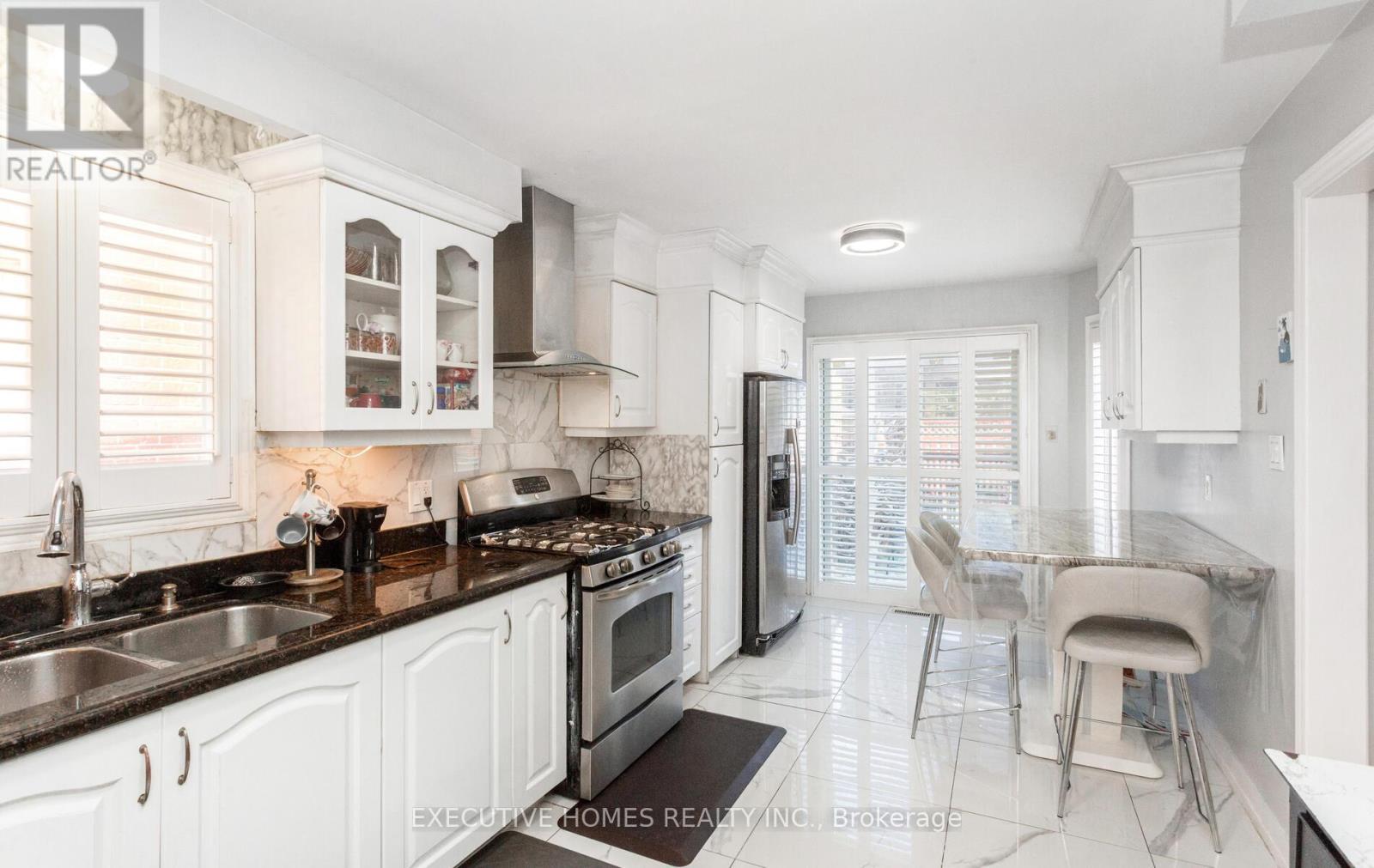161 Kingsbridge Garden Circle, Mississauga, ON - Indoor Photo Showing Kitchen With Double Sink