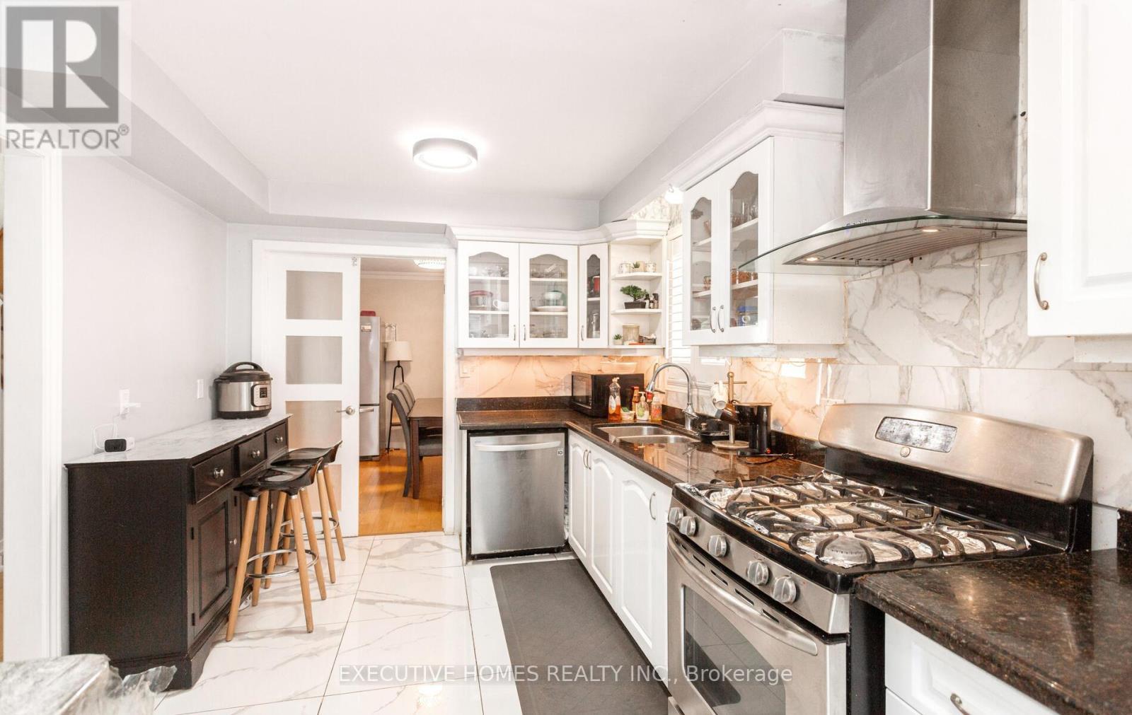 161 Kingsbridge Garden Circle, Mississauga, ON - Indoor Photo Showing Kitchen With Double Sink