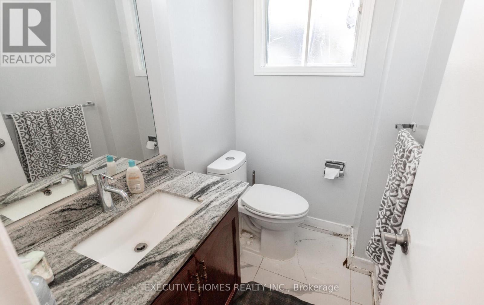 161 Kingsbridge Garden Circle, Mississauga, ON - Indoor Photo Showing Bathroom