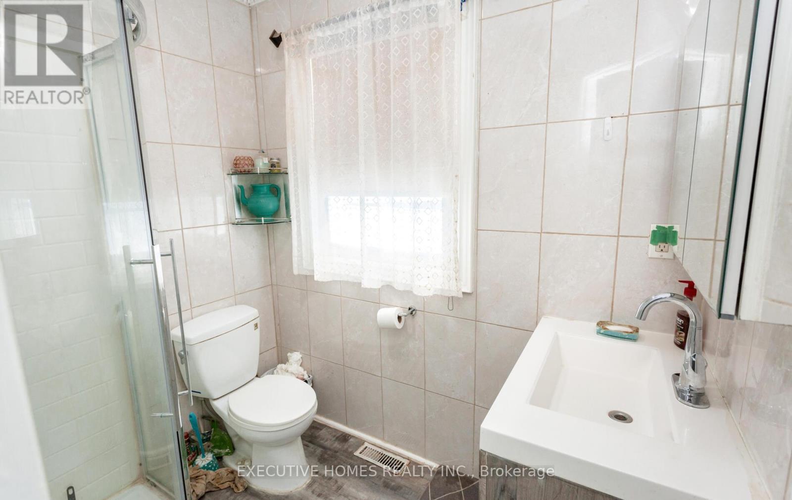 161 Kingsbridge Garden Circle, Mississauga, ON - Indoor Photo Showing Bathroom