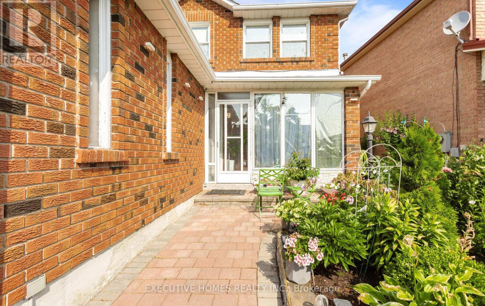 161 Kingsbridge Garden Circle, Mississauga, ON - Outdoor