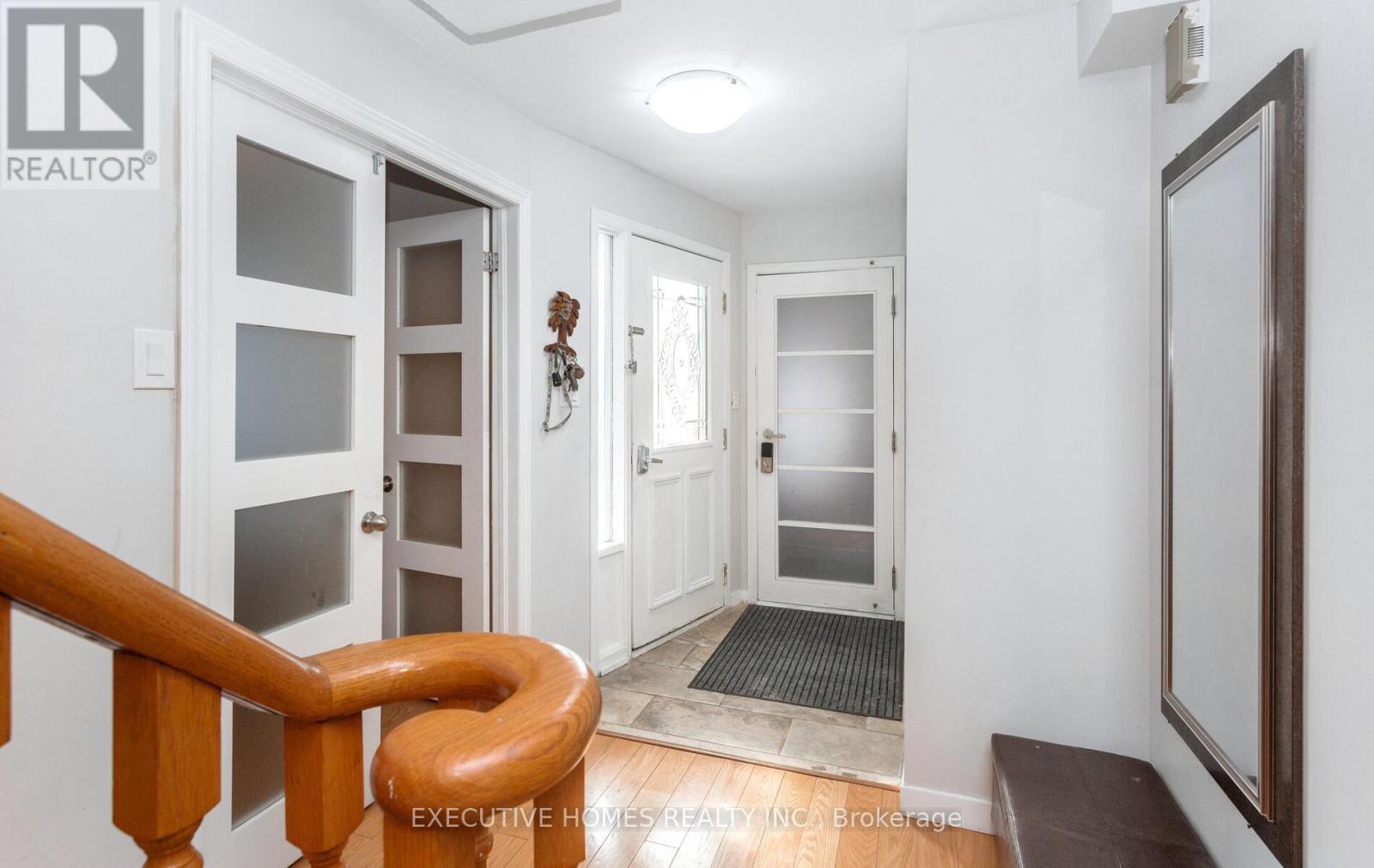 161 Kingsbridge Garden Circle, Mississauga, ON - Indoor Photo Showing Other Room