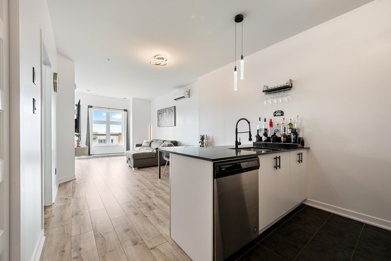 Vue d'ensemble - 500-9175 Rue Lennon, Brossard, QC - Indoor Photo Showing Kitchen