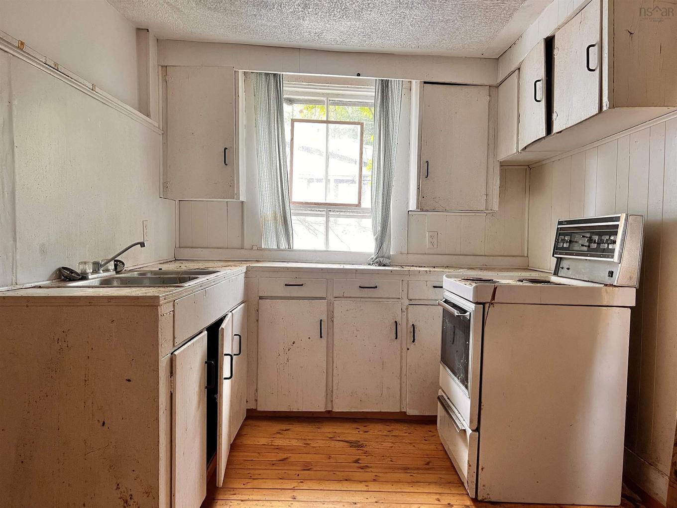 492 Main Street, Kentville, NS