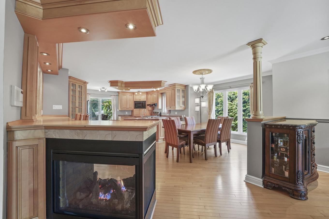 Salle à manger - 22 Rue Des Doublons, Blainville, QC - Indoor Photo Showing Living Room With Fireplace