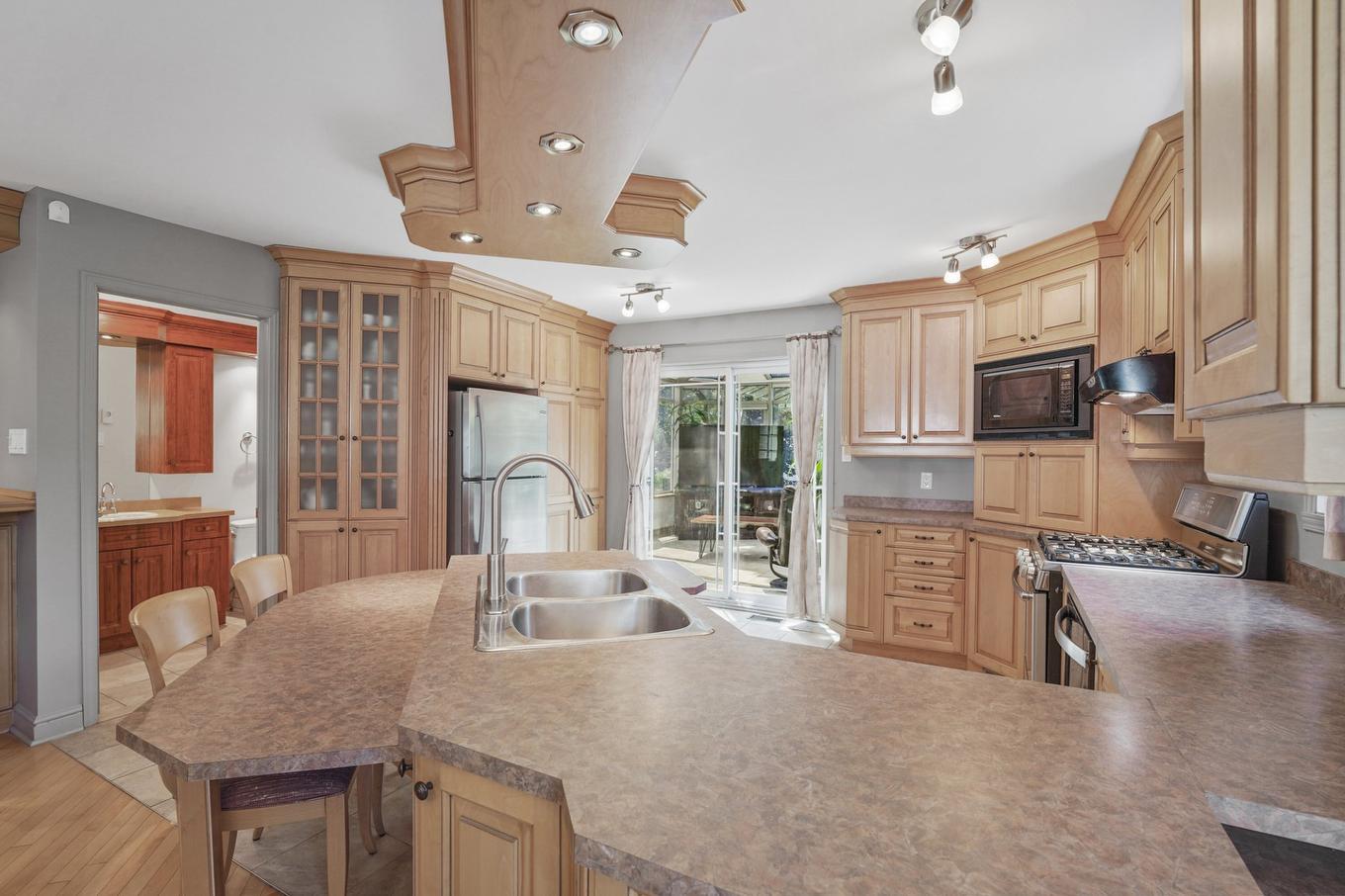Cuisine - 22 Rue Des Doublons, Blainville, QC - Indoor Photo Showing Kitchen With Double Sink With Upgraded Kitchen