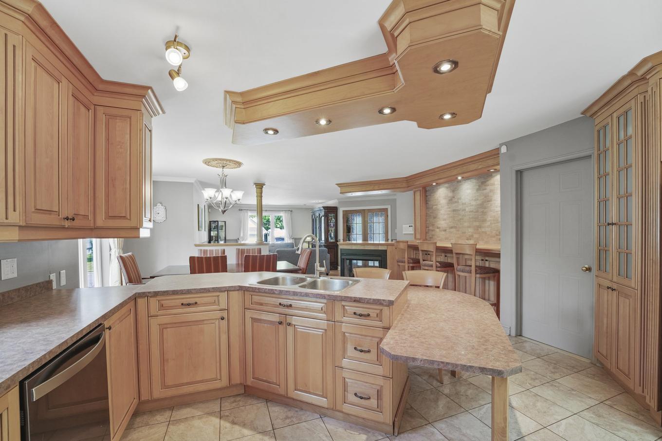 Cuisine - 22 Rue Des Doublons, Blainville, QC - Indoor Photo Showing Kitchen With Double Sink