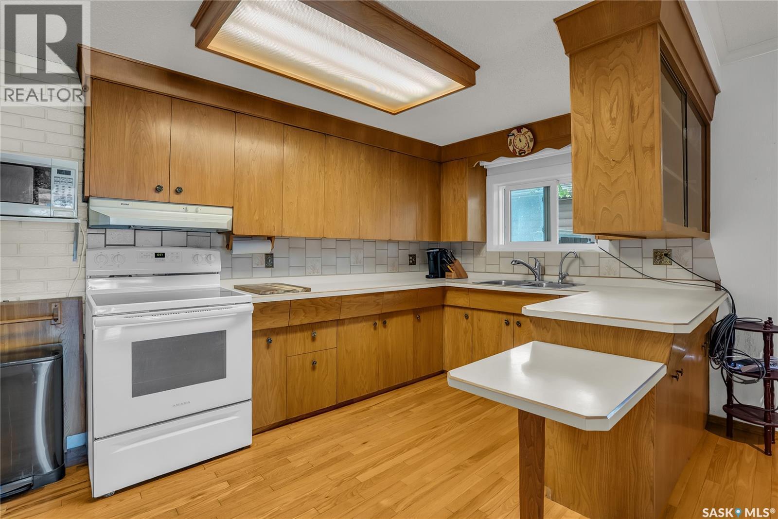 621 Main Street, Bruno, SK - Indoor Photo Showing Kitchen With Double Sink