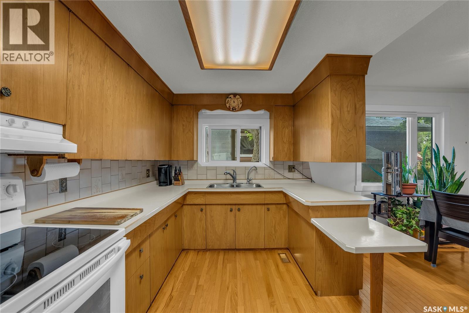 621 Main Street, Bruno, SK - Indoor Photo Showing Kitchen With Double Sink