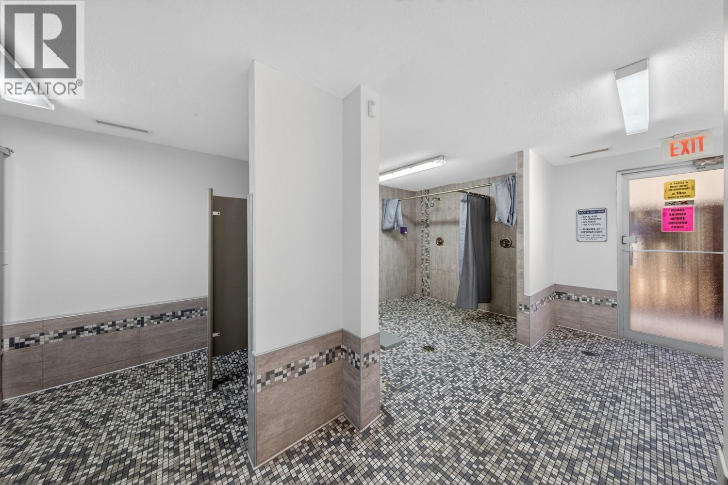 SHOWER . CHANGE ROOMS - 205 Third Avenue Unit# 2114, Invermere, BC