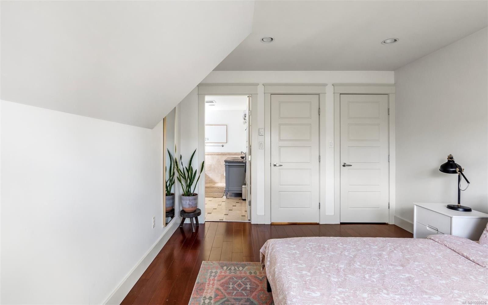 590 Simcoe St, Victoria, BC - Indoor Photo Showing Bedroom