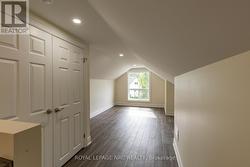 bed 3 large closest -