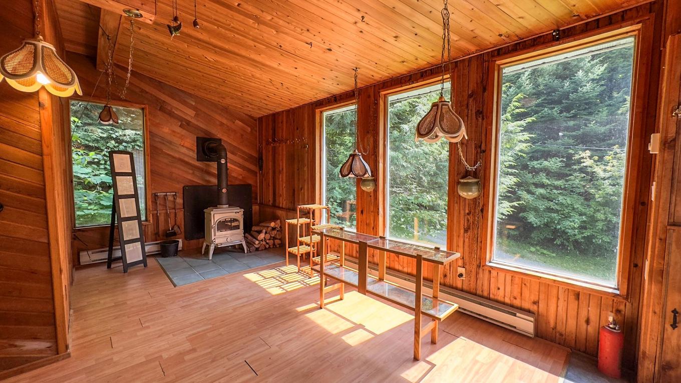 Den - 19 Ch. Des Pruches, Grenville-Sur-La-Rouge, QC - Photo Showing Other Room