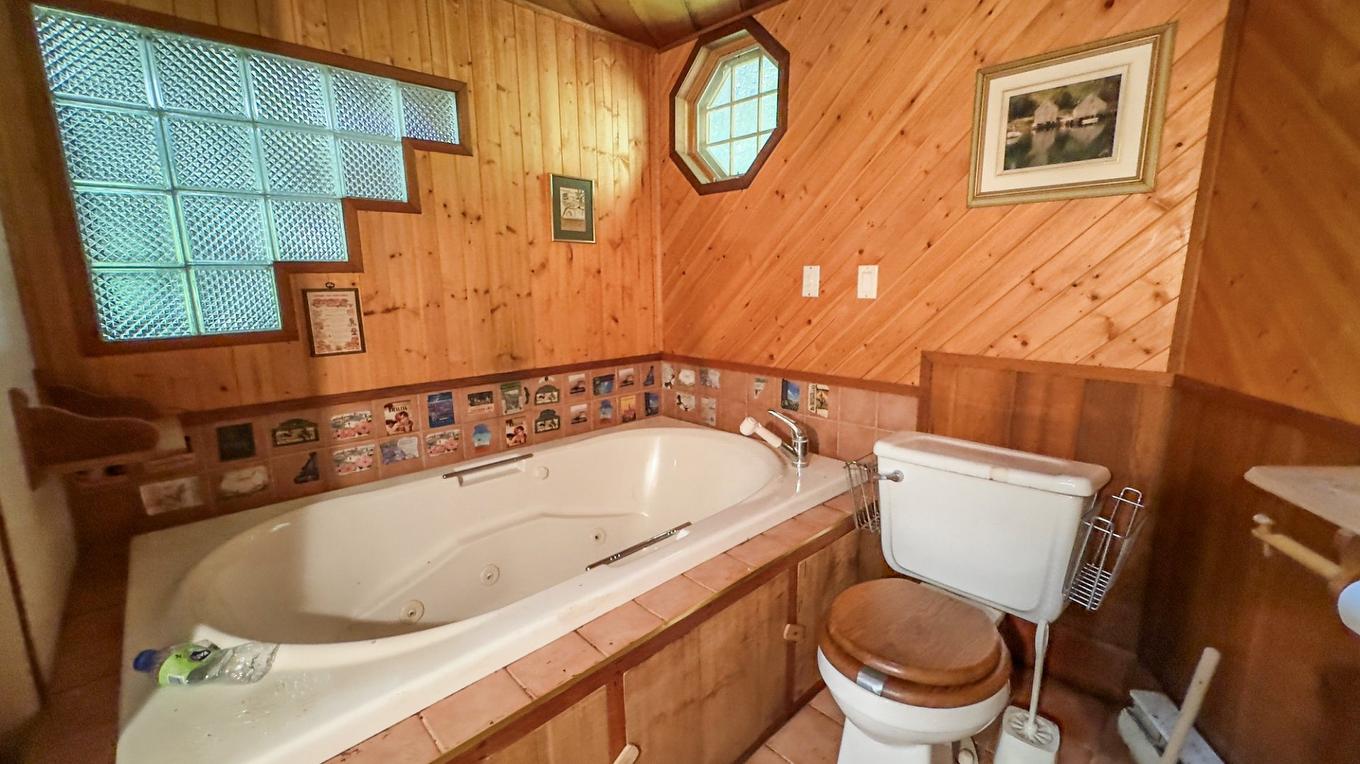 Bathroom - 19 Ch. Des Pruches, Grenville-Sur-La-Rouge, QC - Indoor Photo Showing Bathroom