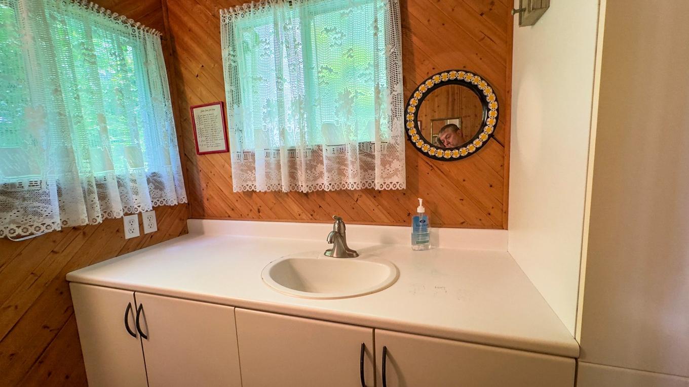 Bathroom - 19 Ch. Des Pruches, Grenville-Sur-La-Rouge, QC - Indoor