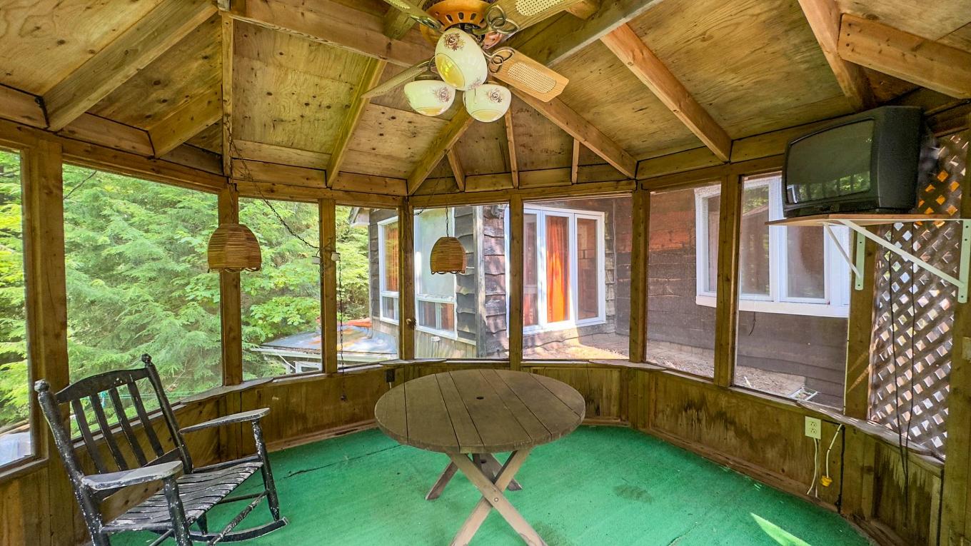 Patio - 19 Ch. Des Pruches, Grenville-Sur-La-Rouge, QC - With Deck Patio Veranda With Exterior