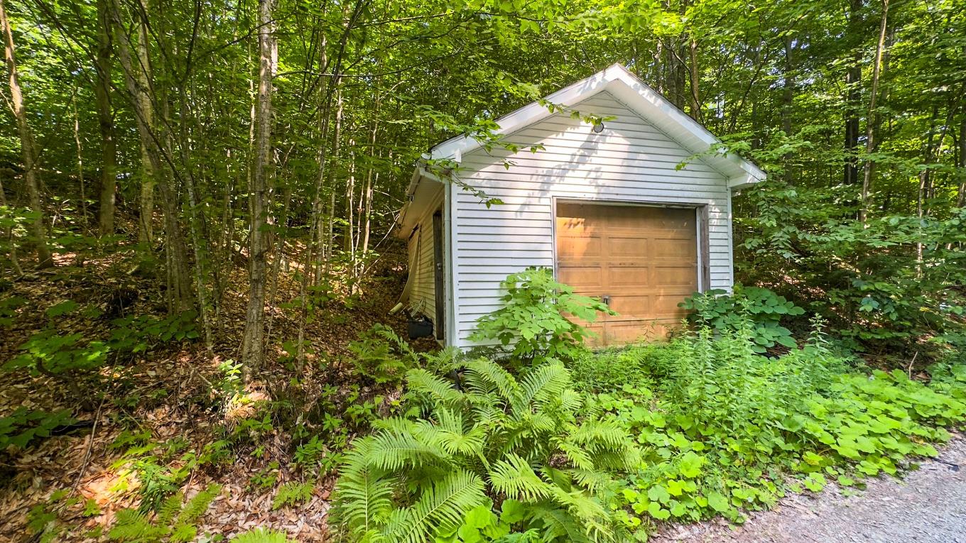 Garage - 19 Ch. Des Pruches, Grenville-Sur-La-Rouge, QC - Outdoor