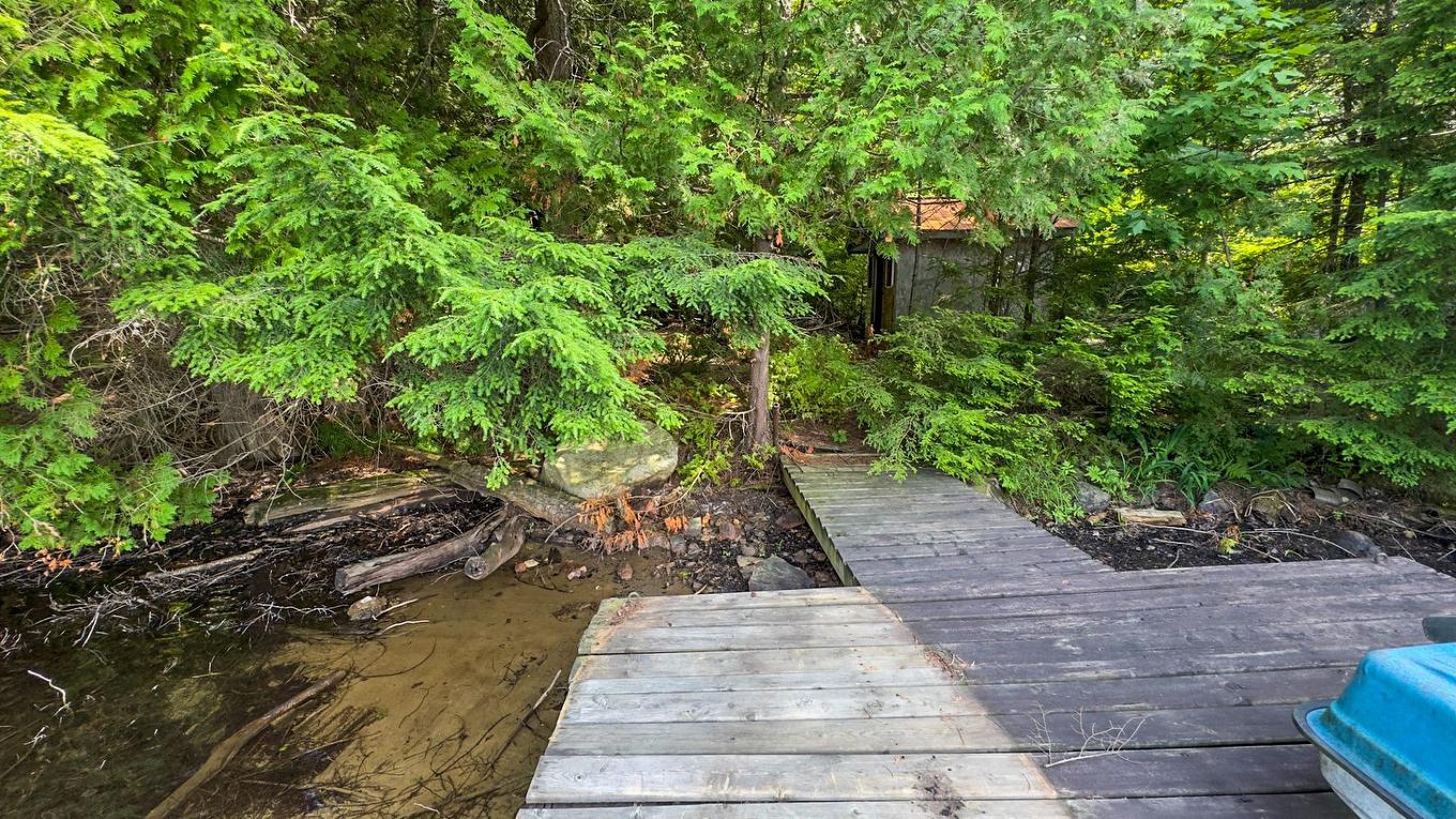 Waterfront - 19 Ch. Des Pruches, Grenville-Sur-La-Rouge, QC - Outdoor