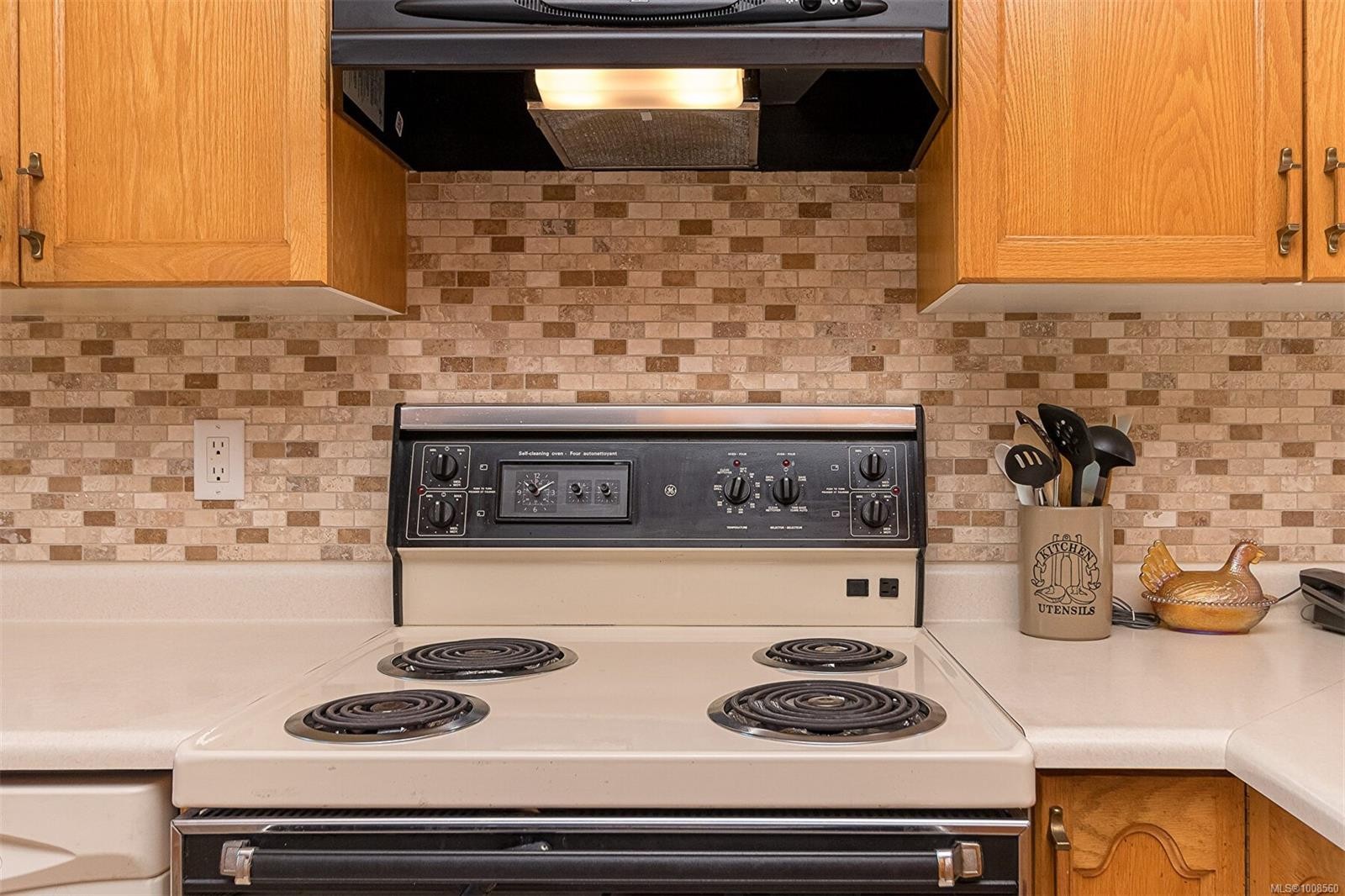 537 Fairways Pl, Cobble Hill, BC - Indoor Photo Showing Kitchen