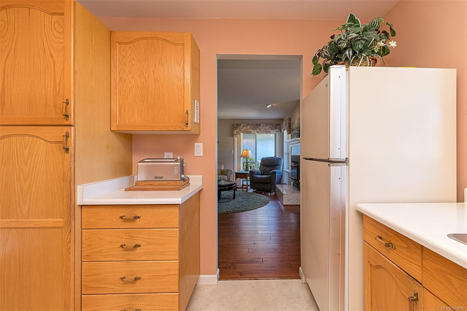 537 Fairways Pl, Cobble Hill, BC - Indoor Photo Showing Kitchen