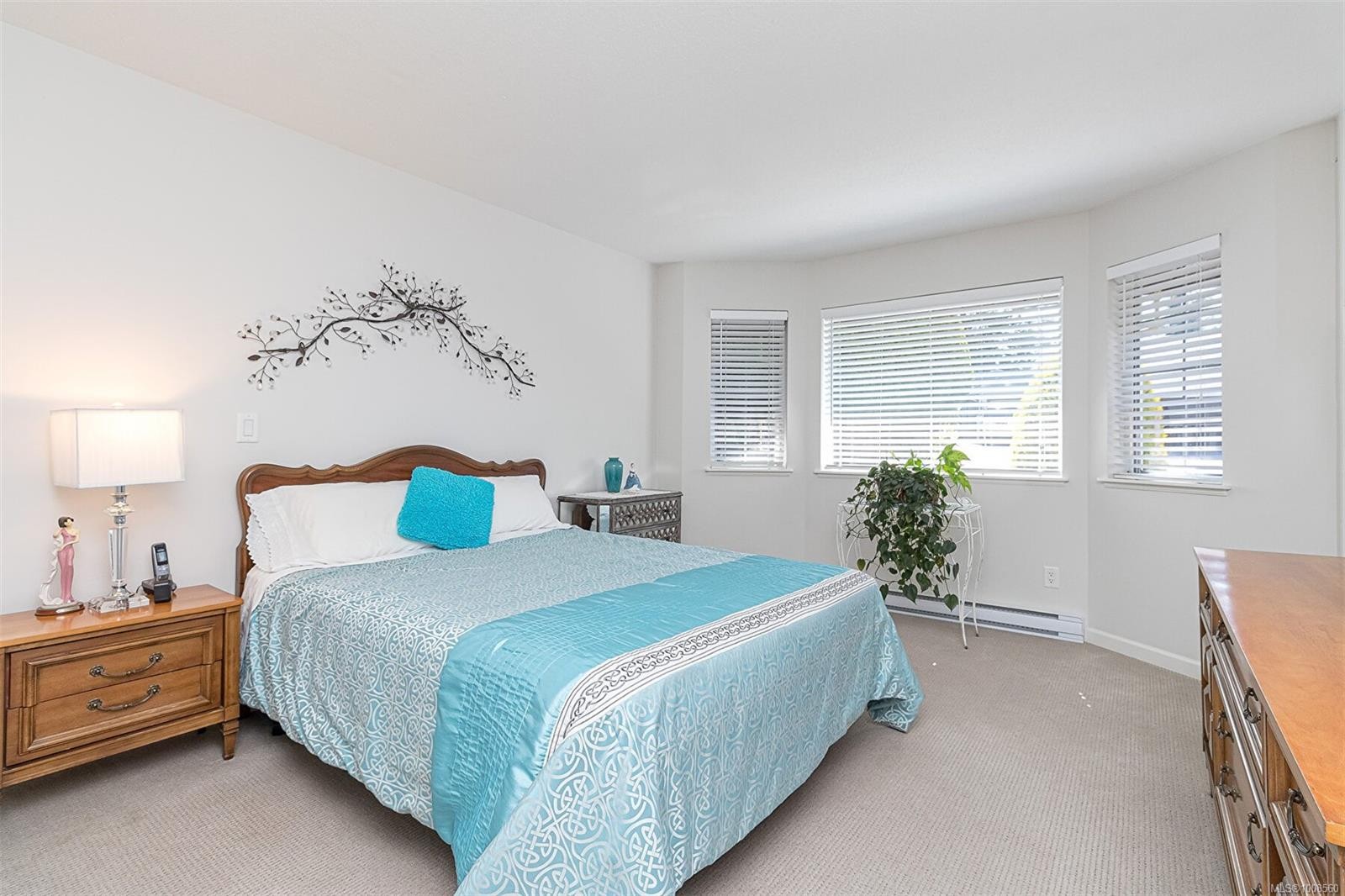 537 Fairways Pl, Cobble Hill, BC - Indoor Photo Showing Bedroom