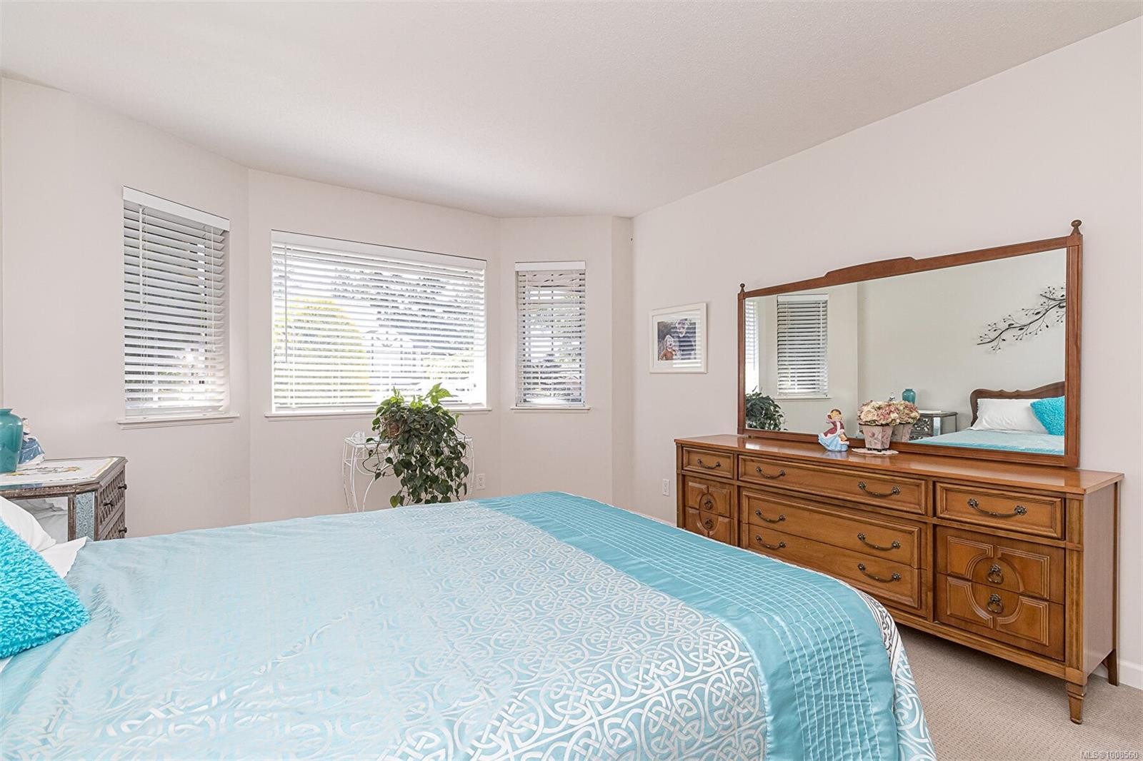 537 Fairways Pl, Cobble Hill, BC - Indoor Photo Showing Bedroom