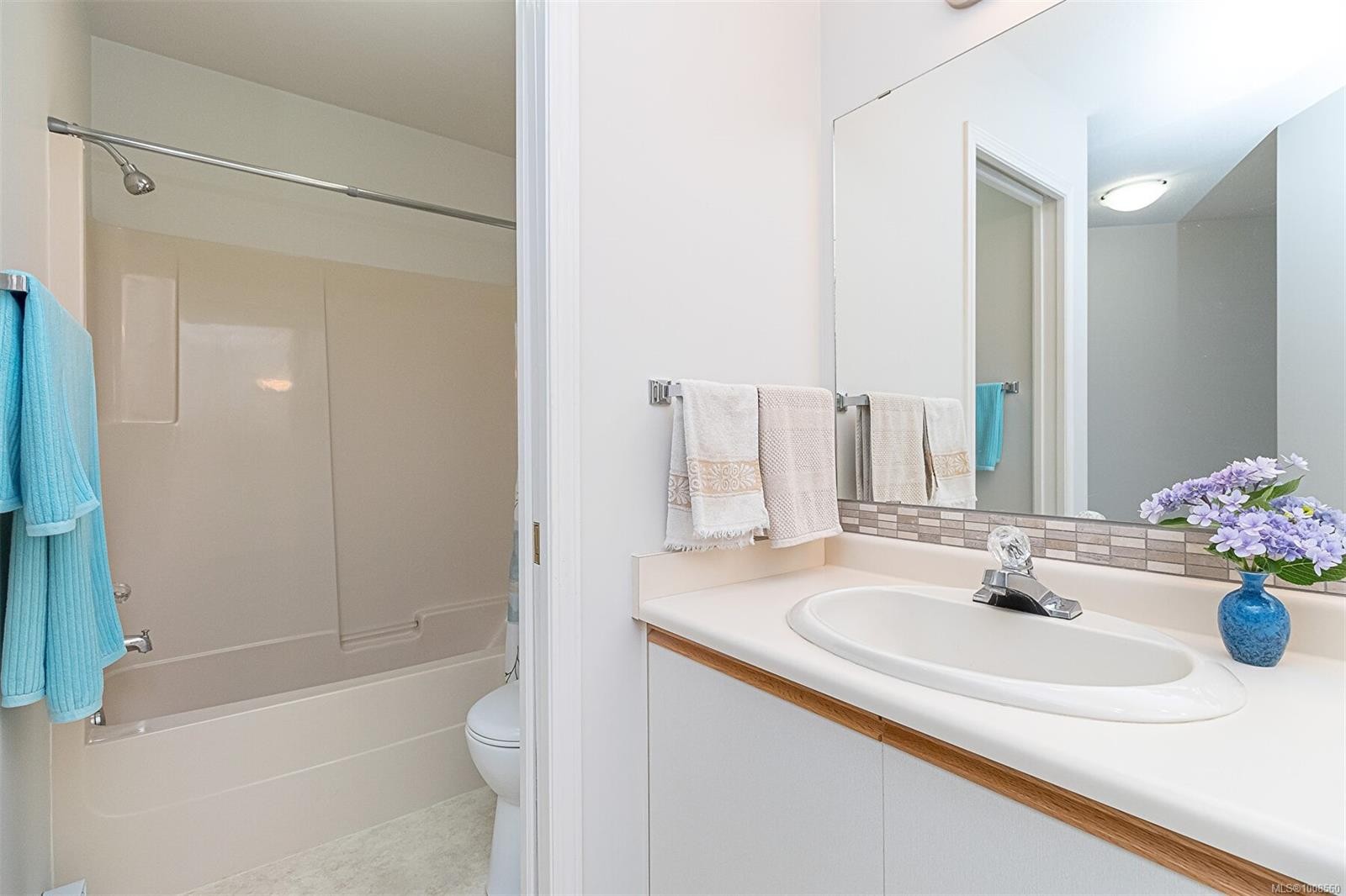 537 Fairways Pl, Cobble Hill, BC - Indoor Photo Showing Bathroom
