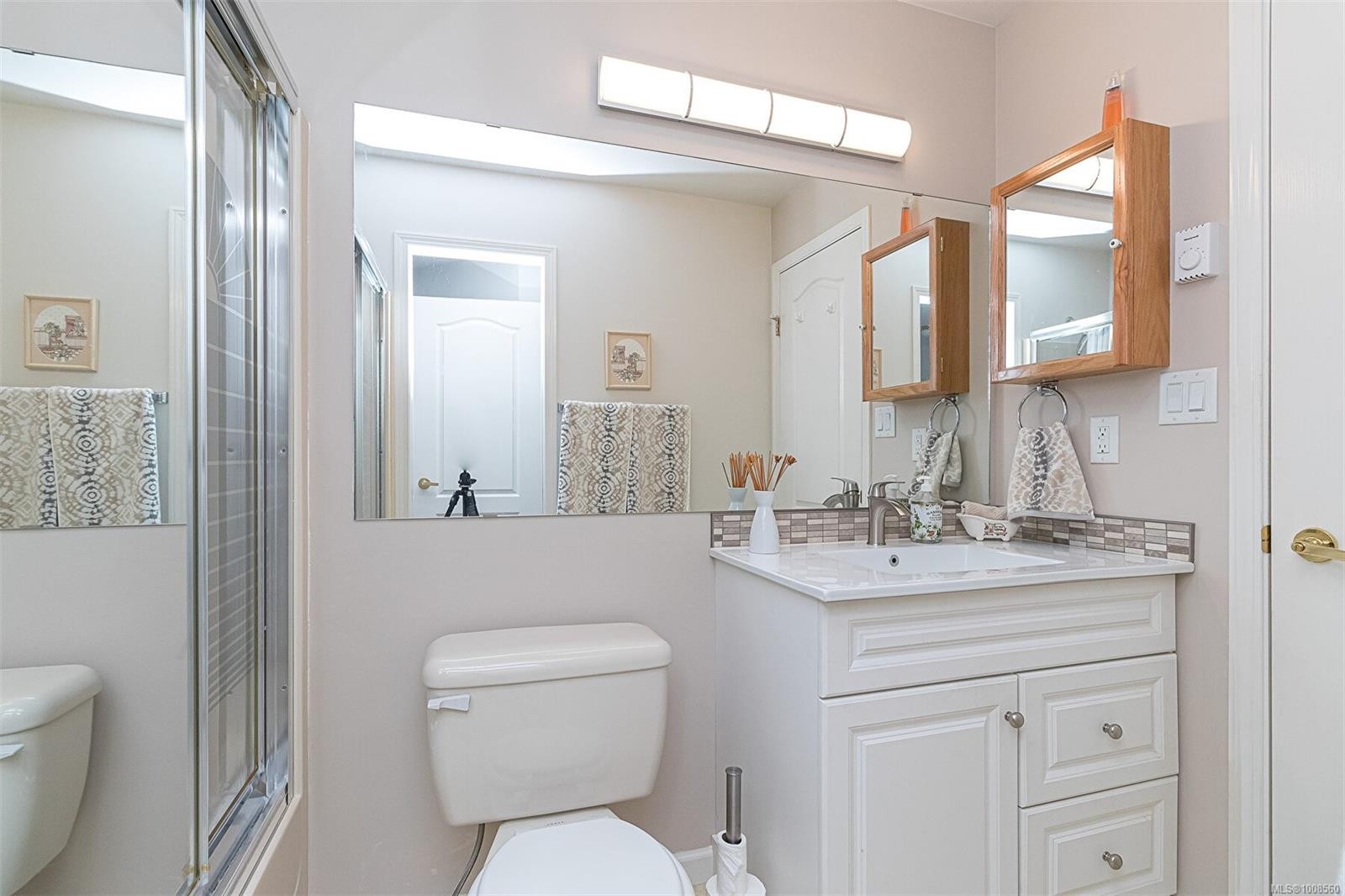 537 Fairways Pl, Cobble Hill, BC - Indoor Photo Showing Bathroom