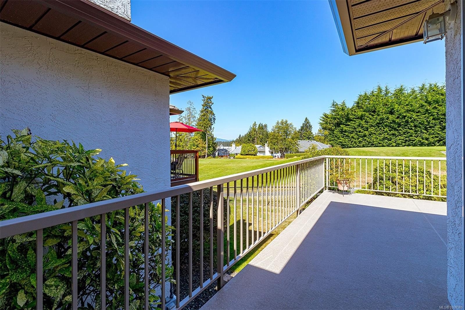 537 Fairways Pl, Cobble Hill, BC - Outdoor With Exterior