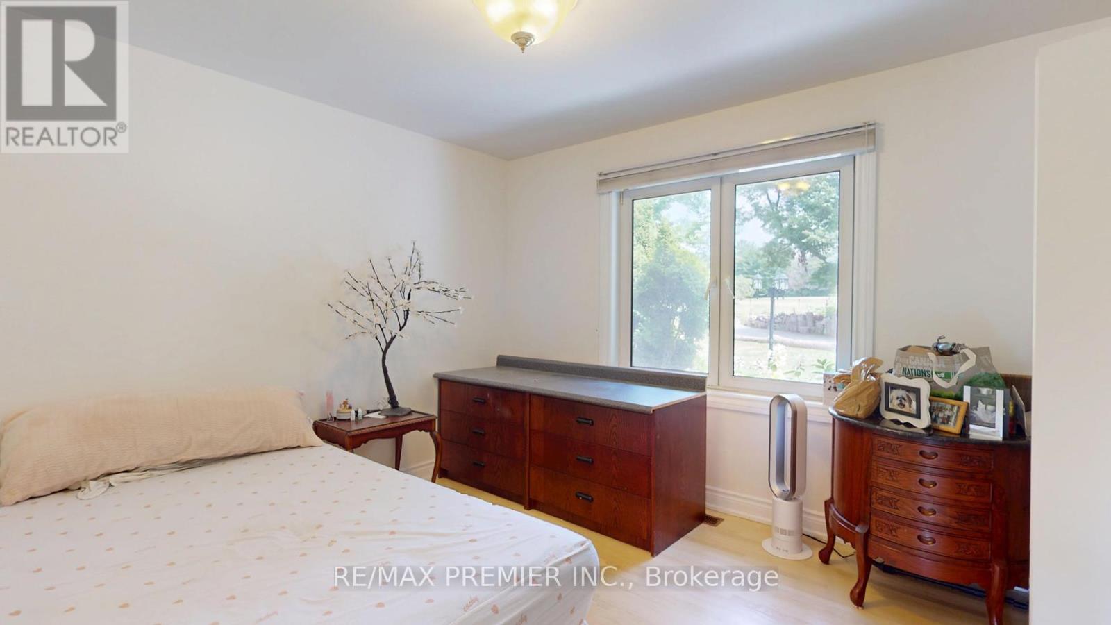 253 Morning Side Road, East Gwillimbury, ON - Indoor Photo Showing Bedroom