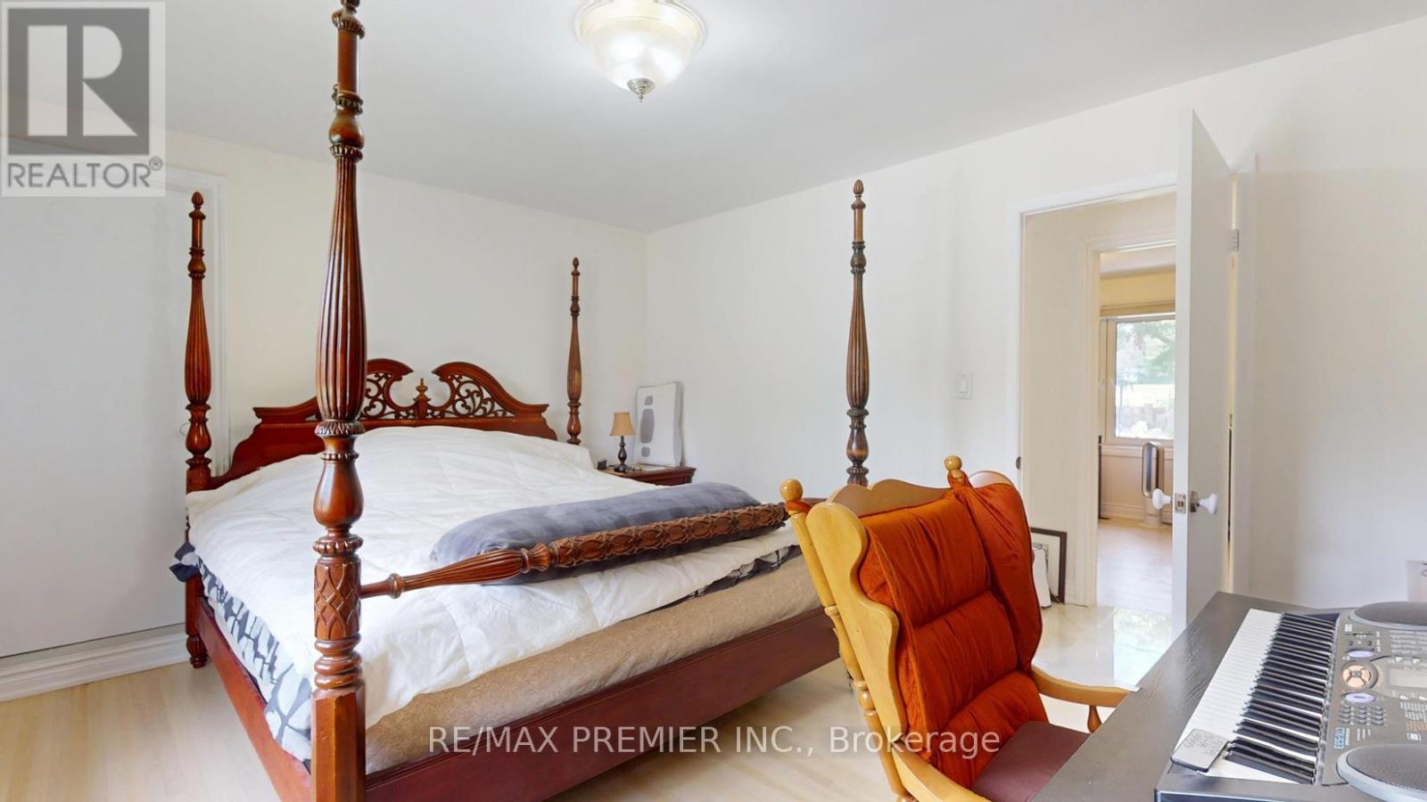 253 Morning Side Road, East Gwillimbury, ON - Indoor Photo Showing Bedroom