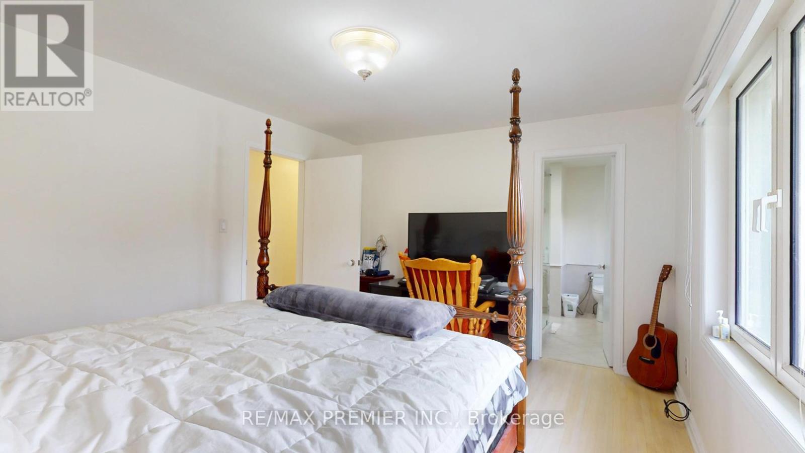 253 Morning Side Road, East Gwillimbury, ON - Indoor Photo Showing Bedroom