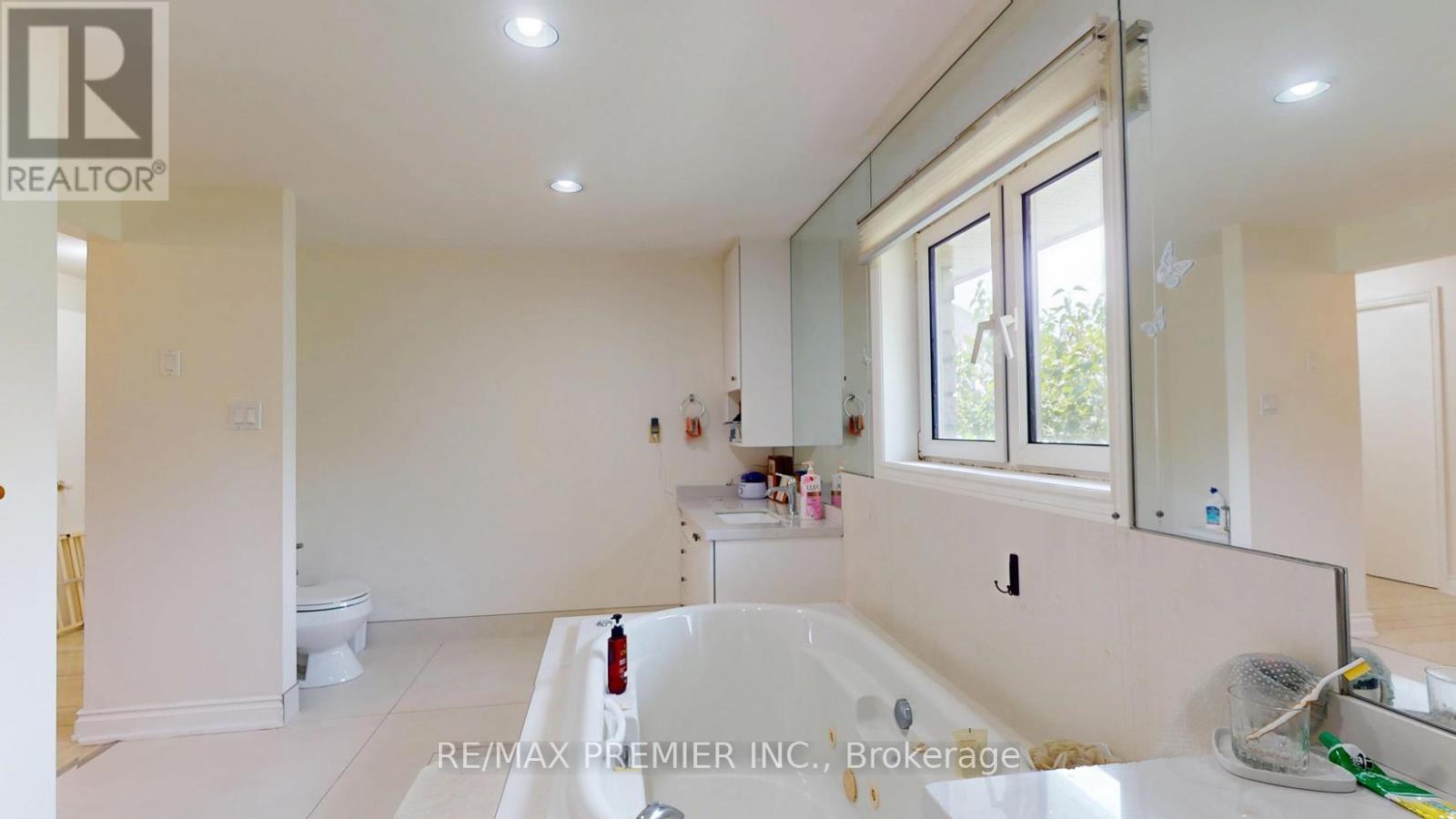 253 Morning Side Road, East Gwillimbury, ON - Indoor Photo Showing Bathroom