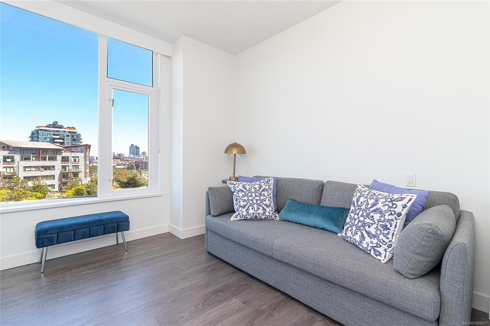 505-60 Saghalie Rd, Victoria, BC - Indoor Photo Showing Living Room