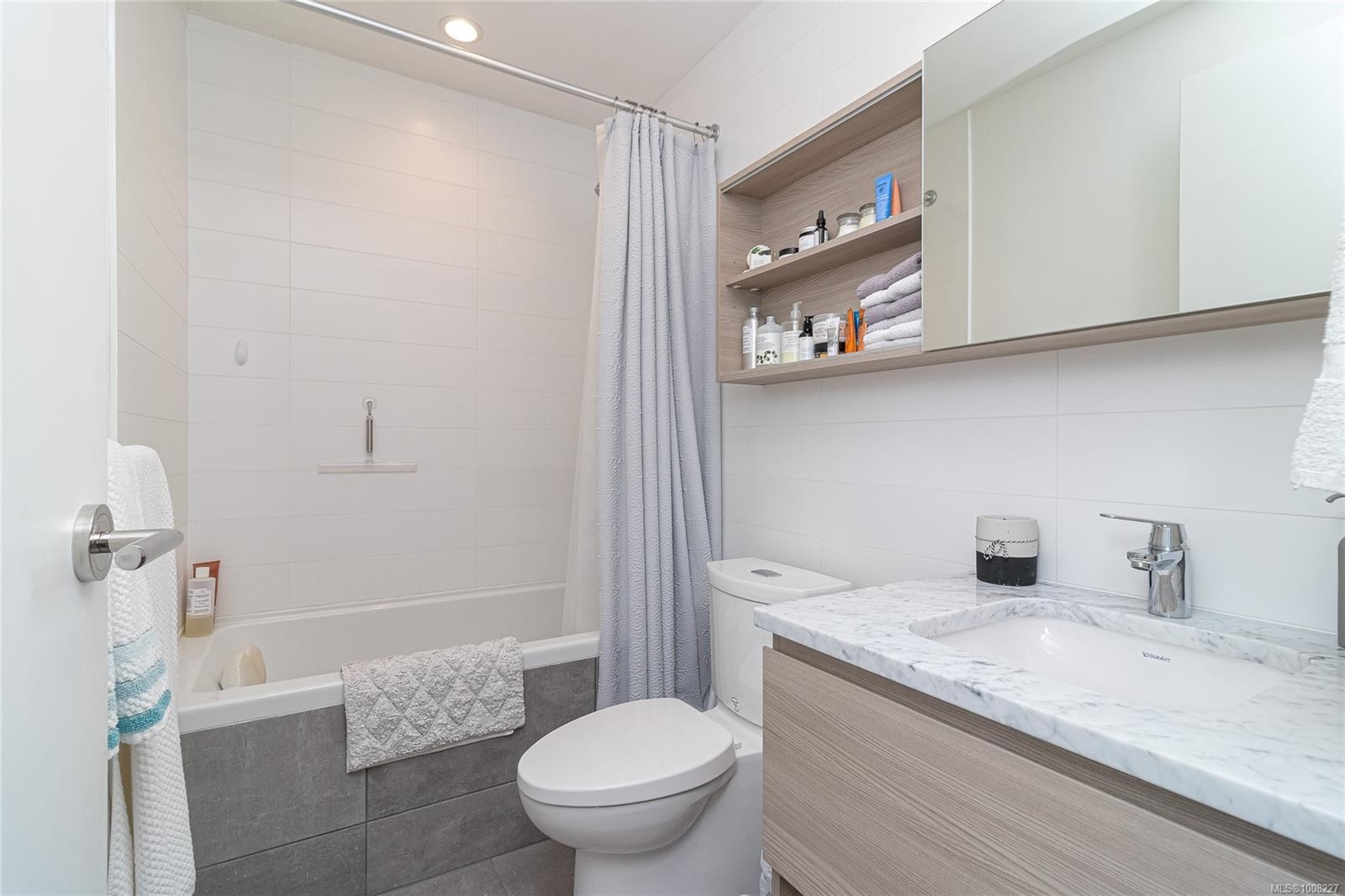 505-60 Saghalie Rd, Victoria, BC - Indoor Photo Showing Bathroom