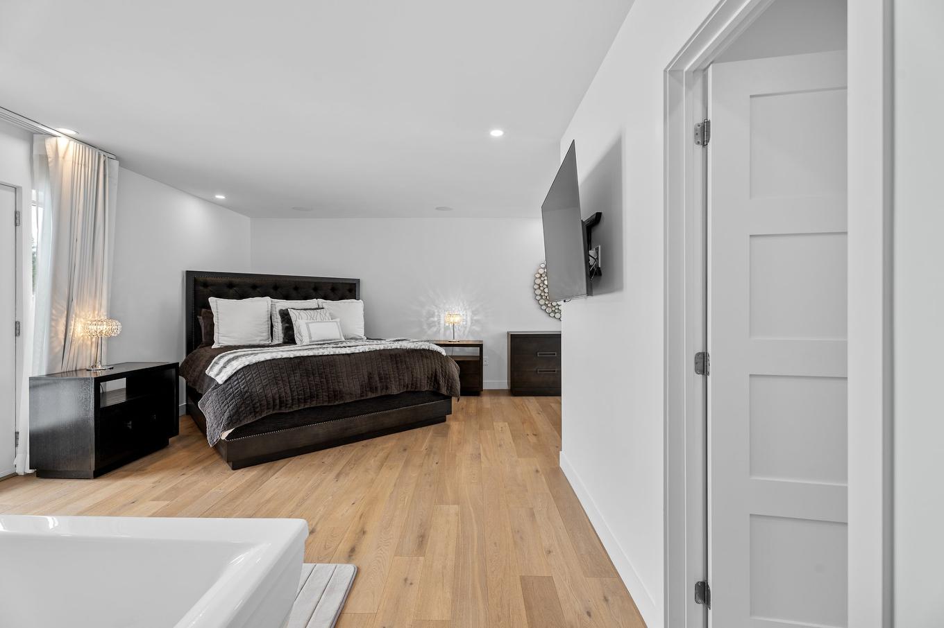 Primary bedroom - 5619 Ch. Monjeau, Sainte-Agathe-Des-Monts, QC - Indoor Photo Showing Bedroom