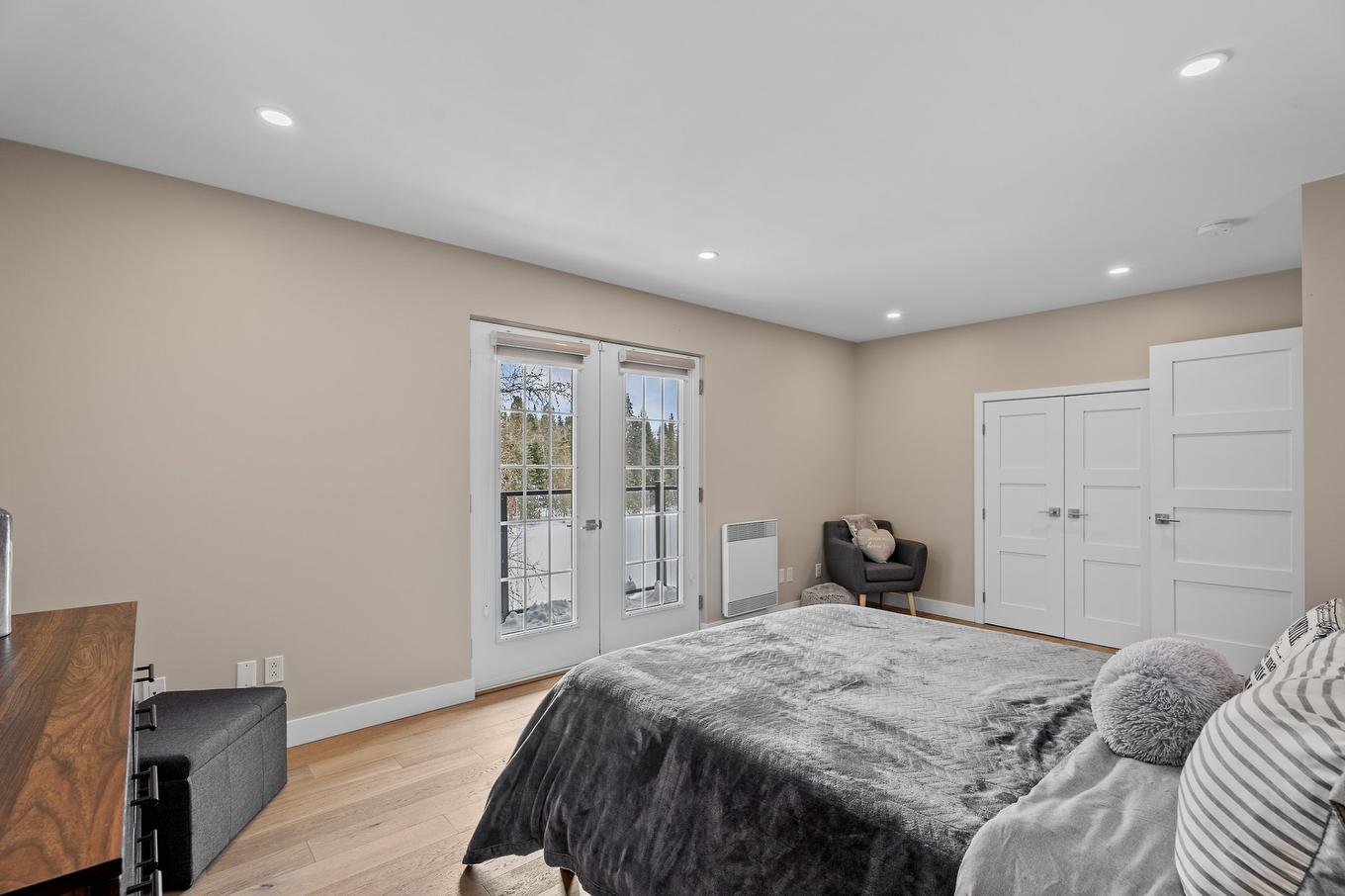 Bedroom - 5619 Ch. Monjeau, Sainte-Agathe-Des-Monts, QC - Indoor Photo Showing Bedroom