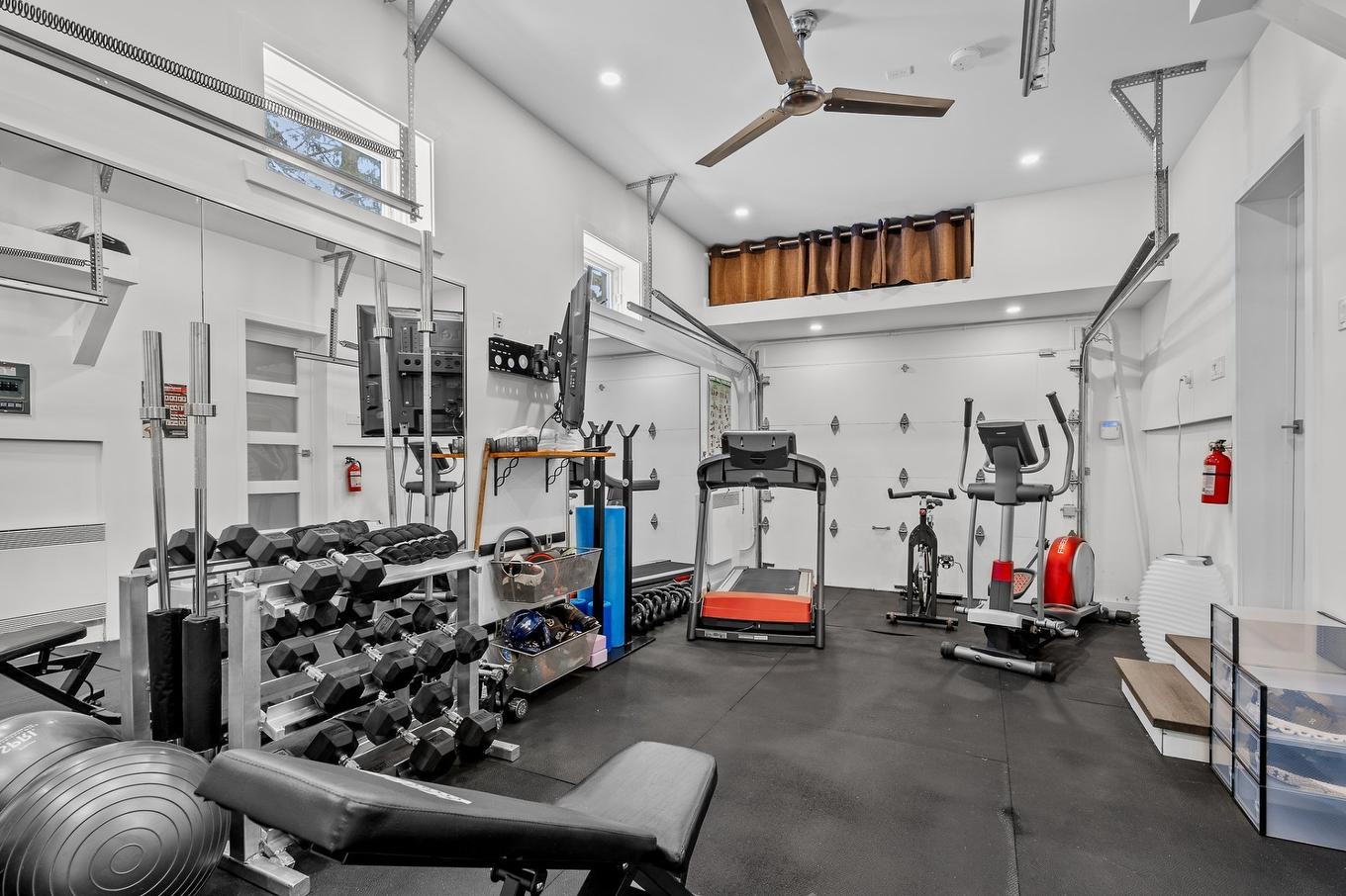 Garage - 5619 Ch. Monjeau, Sainte-Agathe-Des-Monts, QC - Indoor Photo Showing Gym Room