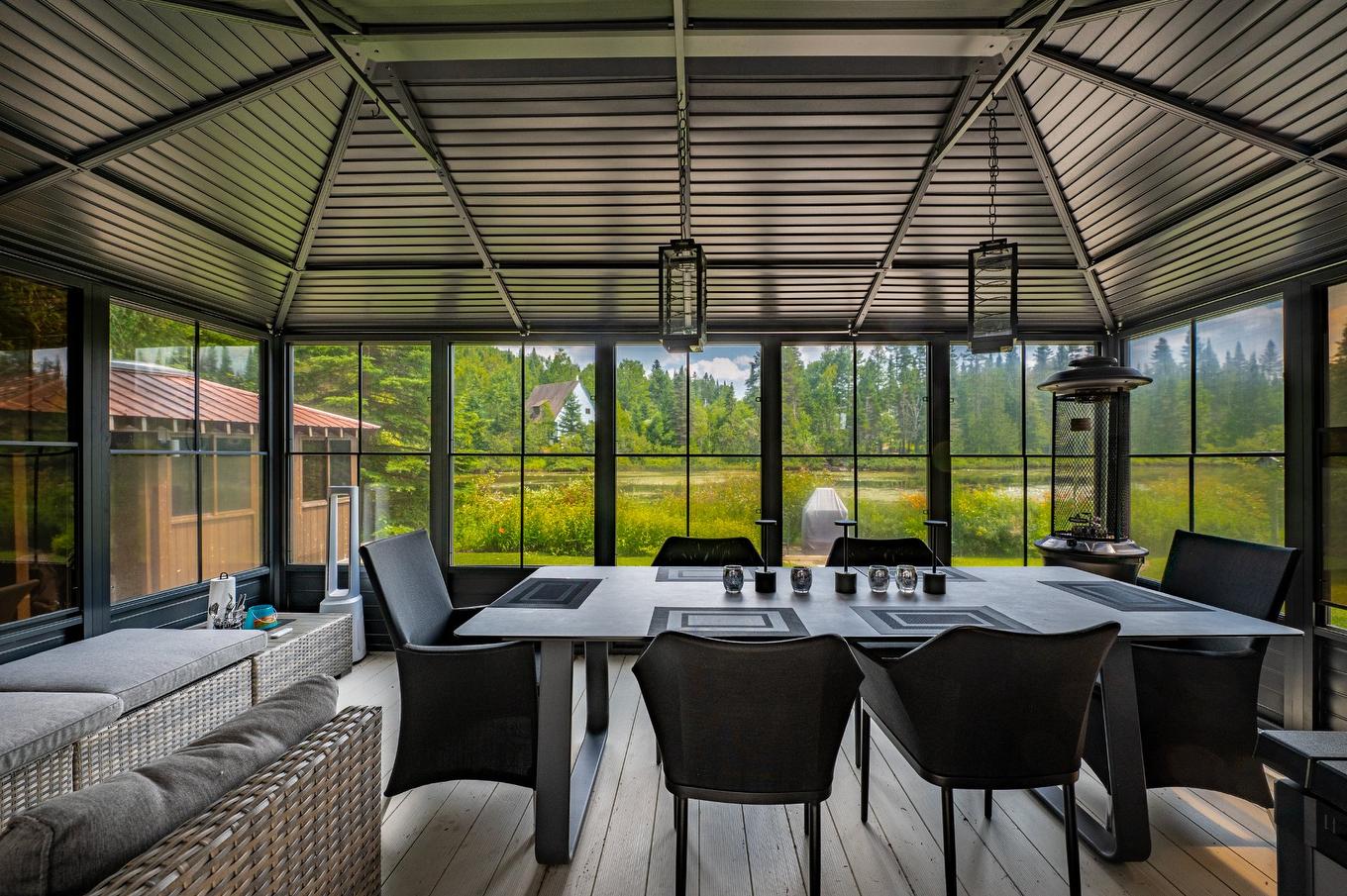 Veranda - 5619 Ch. Monjeau, Sainte-Agathe-Des-Monts, QC - With Deck Patio Veranda With Exterior