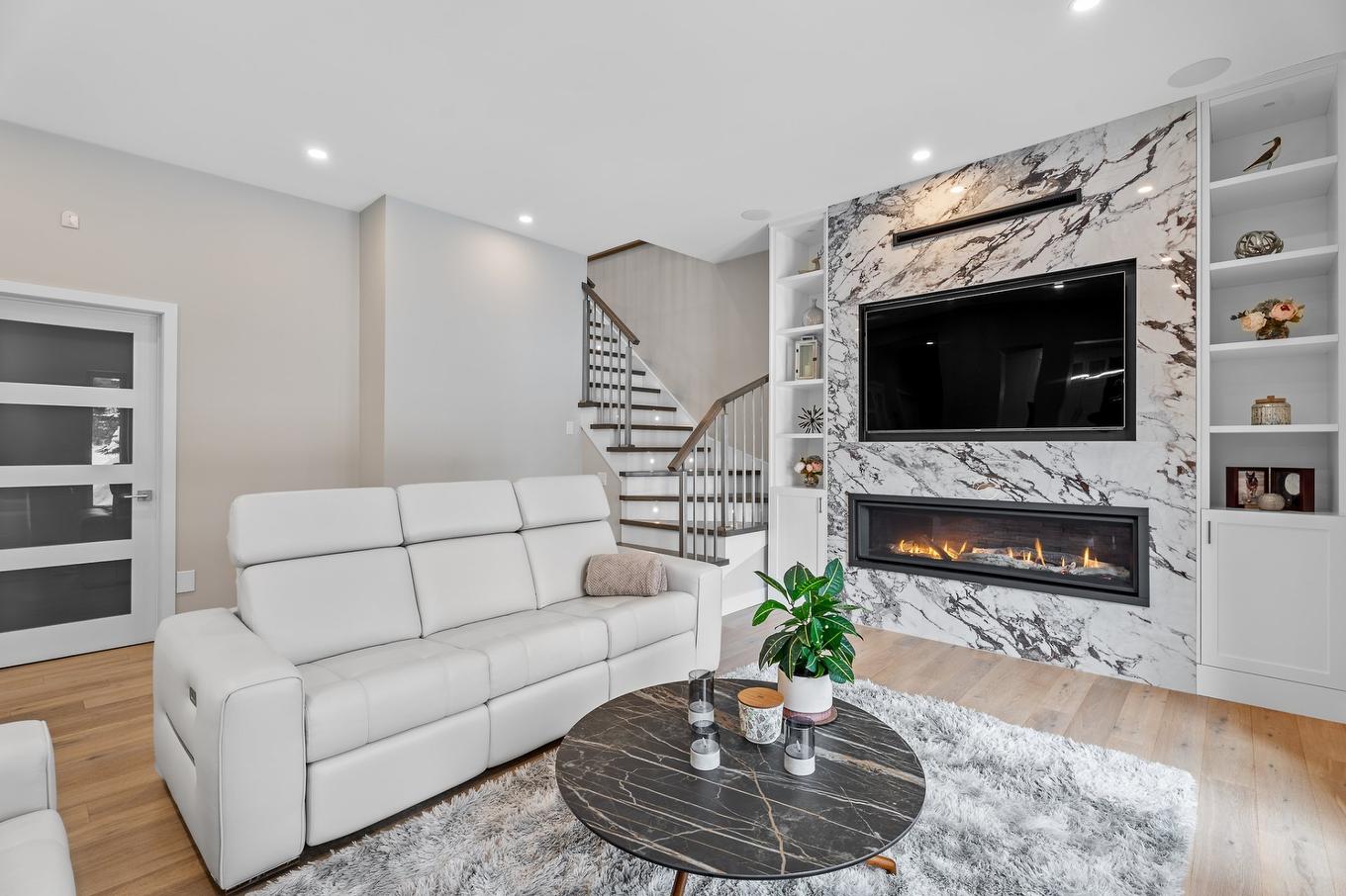 Living room - 5619 Ch. Monjeau, Sainte-Agathe-Des-Monts, QC - Indoor Photo Showing Living Room With Fireplace