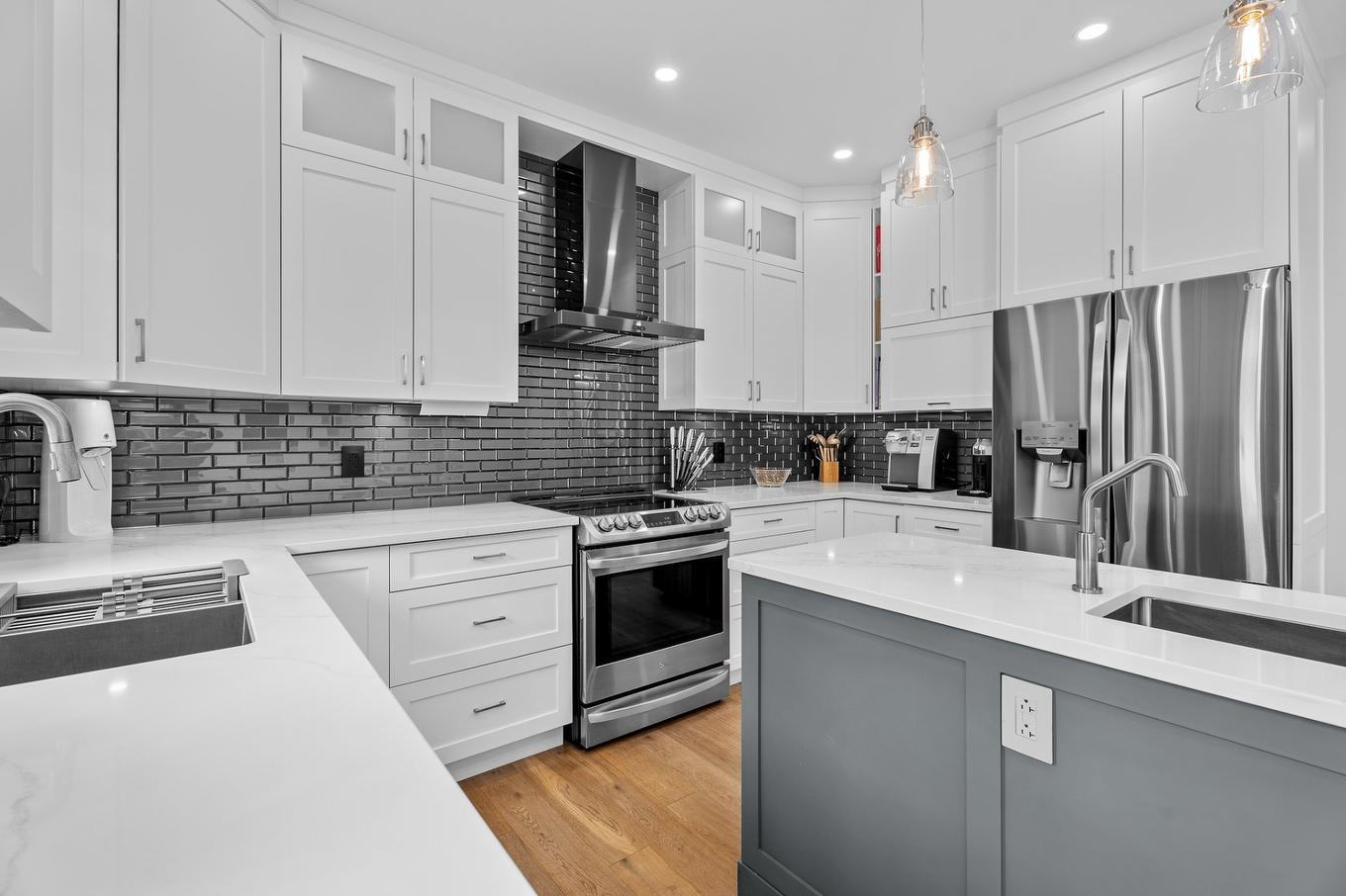 Kitchen - 5619 Ch. Monjeau, Sainte-Agathe-Des-Monts, QC - Indoor Photo Showing Kitchen With Double Sink With Upgraded Kitchen