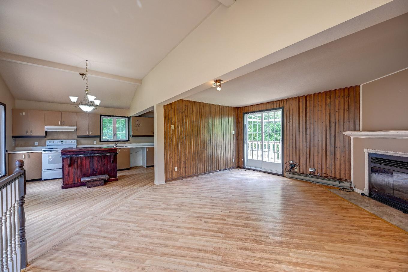 Dining room - 2236 Ch. Gémont, Saint-Adolphe-D'Howard, QC - Indoor With Fireplace